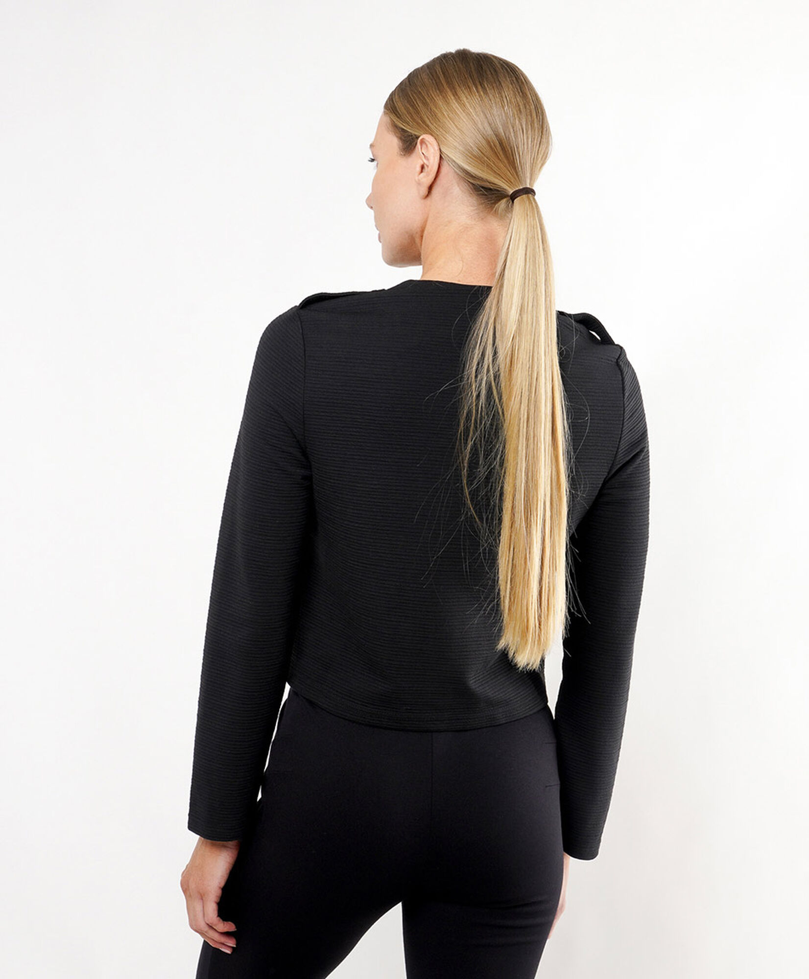 Chaqueta mujer cropped botones metálicos Chaqueta mujer cropped botones metálicos