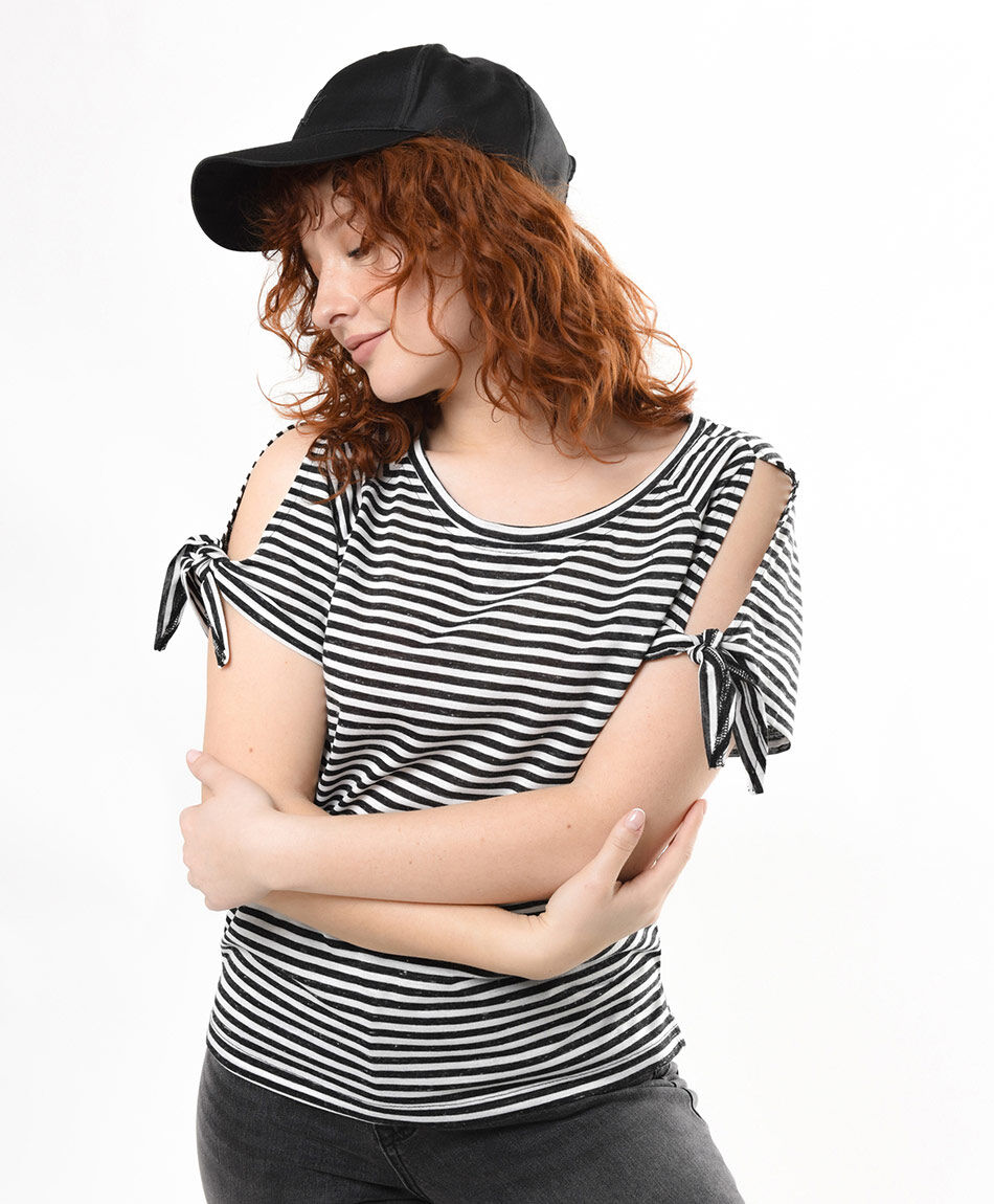 Polera mujer líneas nudos