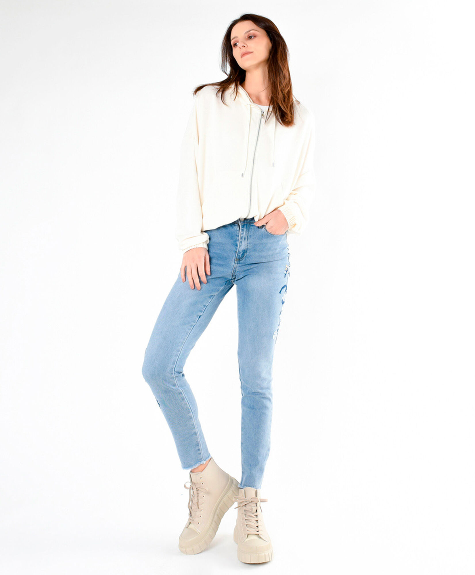 Jeans mujer brodado flores skinny fit Jeans mujer brodado flores skinny fit