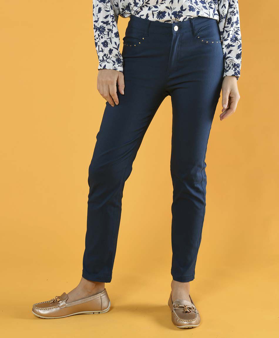 Pantal&oacute;n tachas