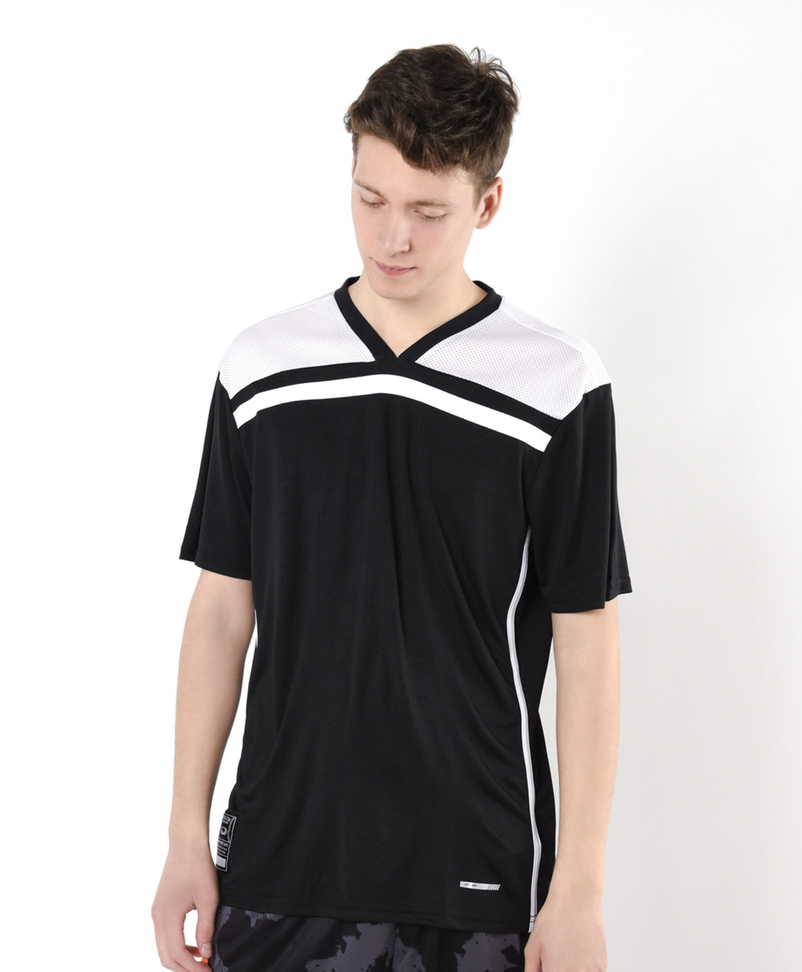 Polera deportiva hombre bicolor cuello en v Polera deportiva hombre bicolor cuello en v