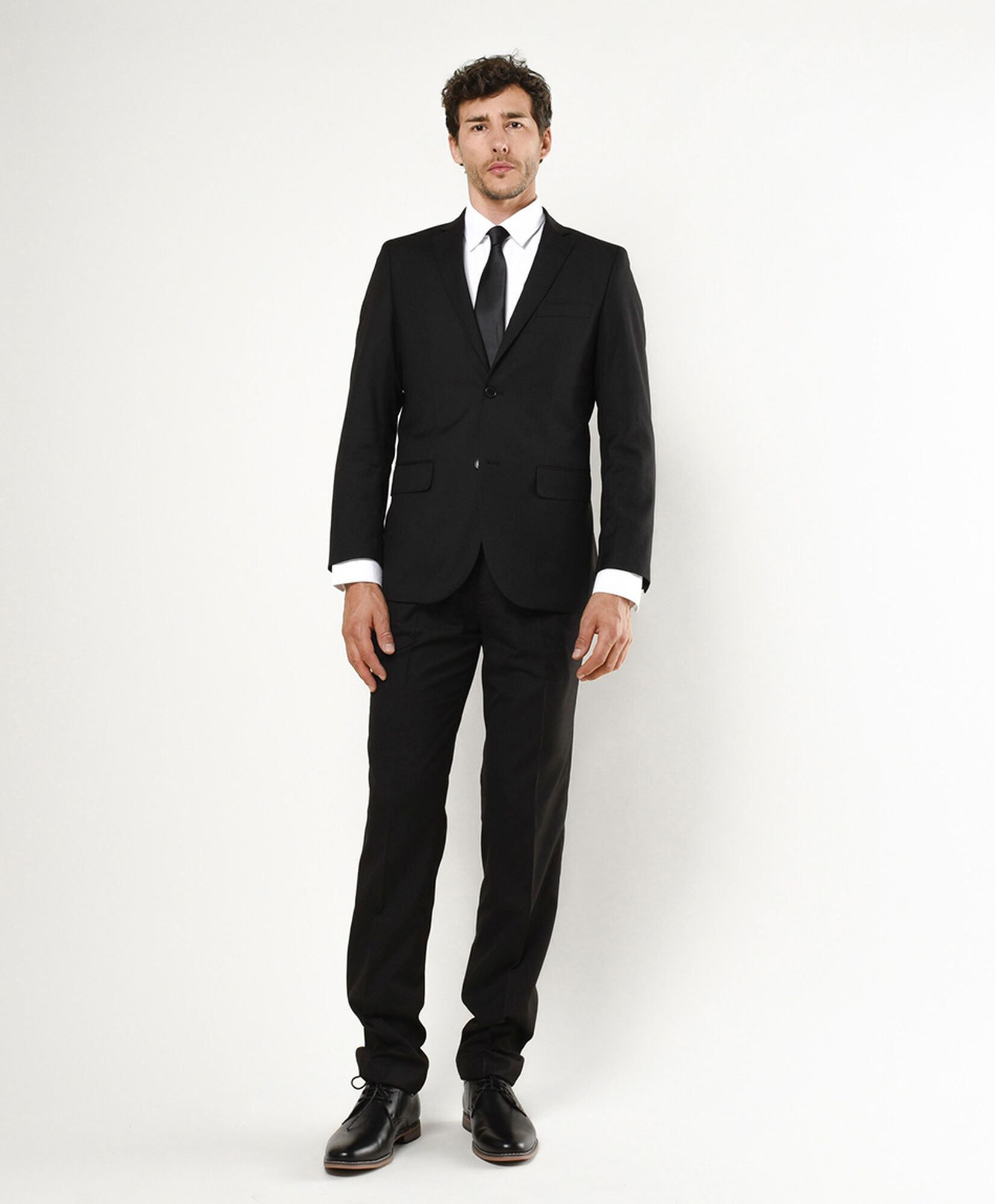Traje de vestir hombre color negro Traje de vestir hombre color negro