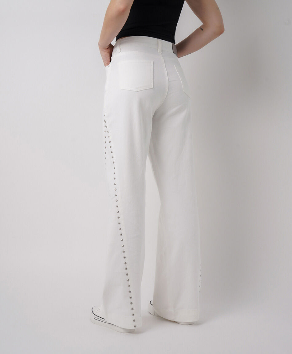 Jeans mujer wide leg blancos tachas