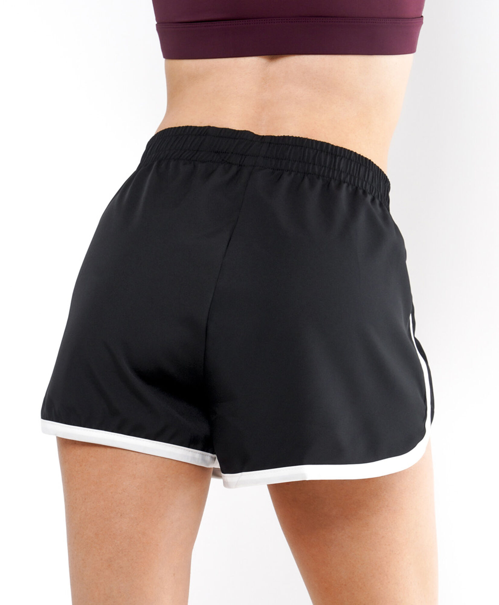 Short deportivo mujer líneas blancas Short deportivo mujer líneas blancas