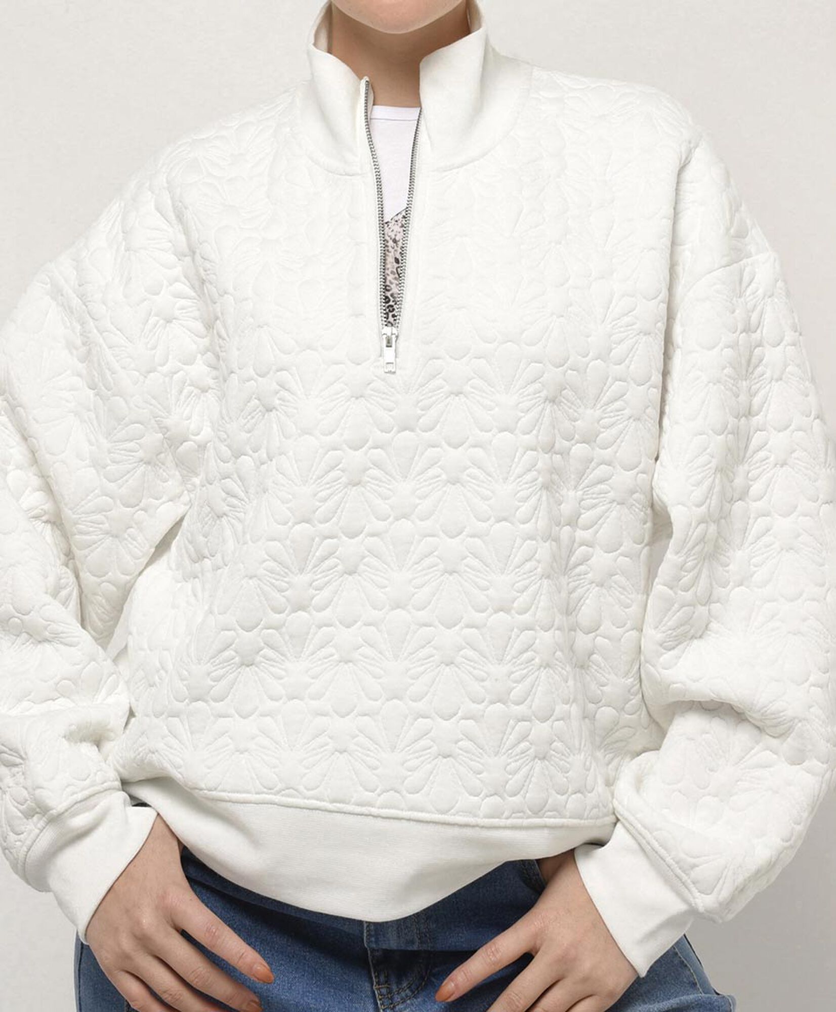 Polerón mujer diseño floral blanco Polerón mujer diseño floral blanco