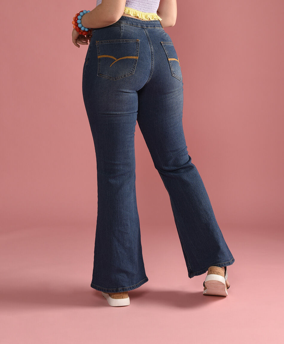 Jeans flare bordado