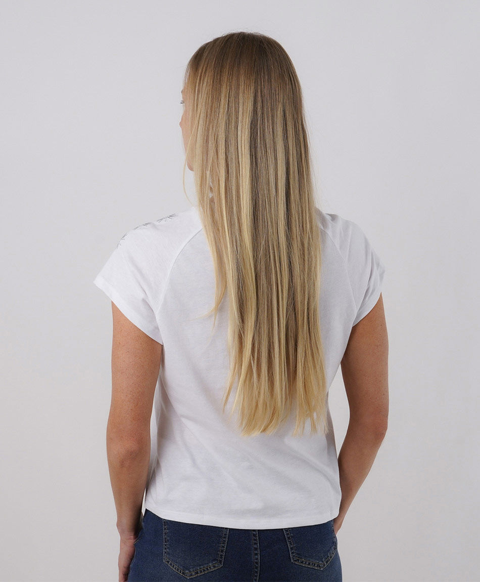 Polera mujer detalle bordado