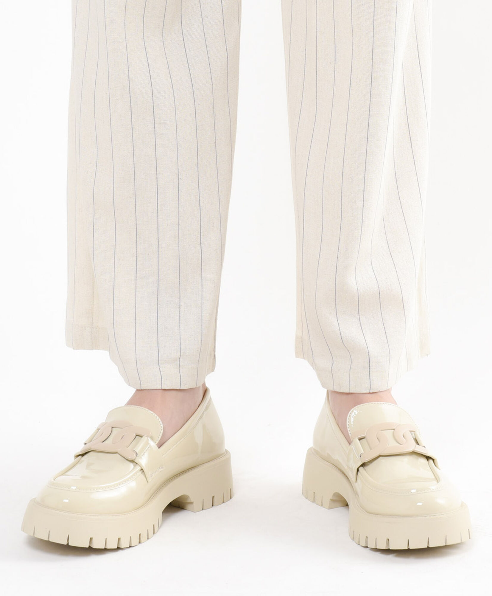 Mocasín mujer charol beige Mocasín mujer charol beige