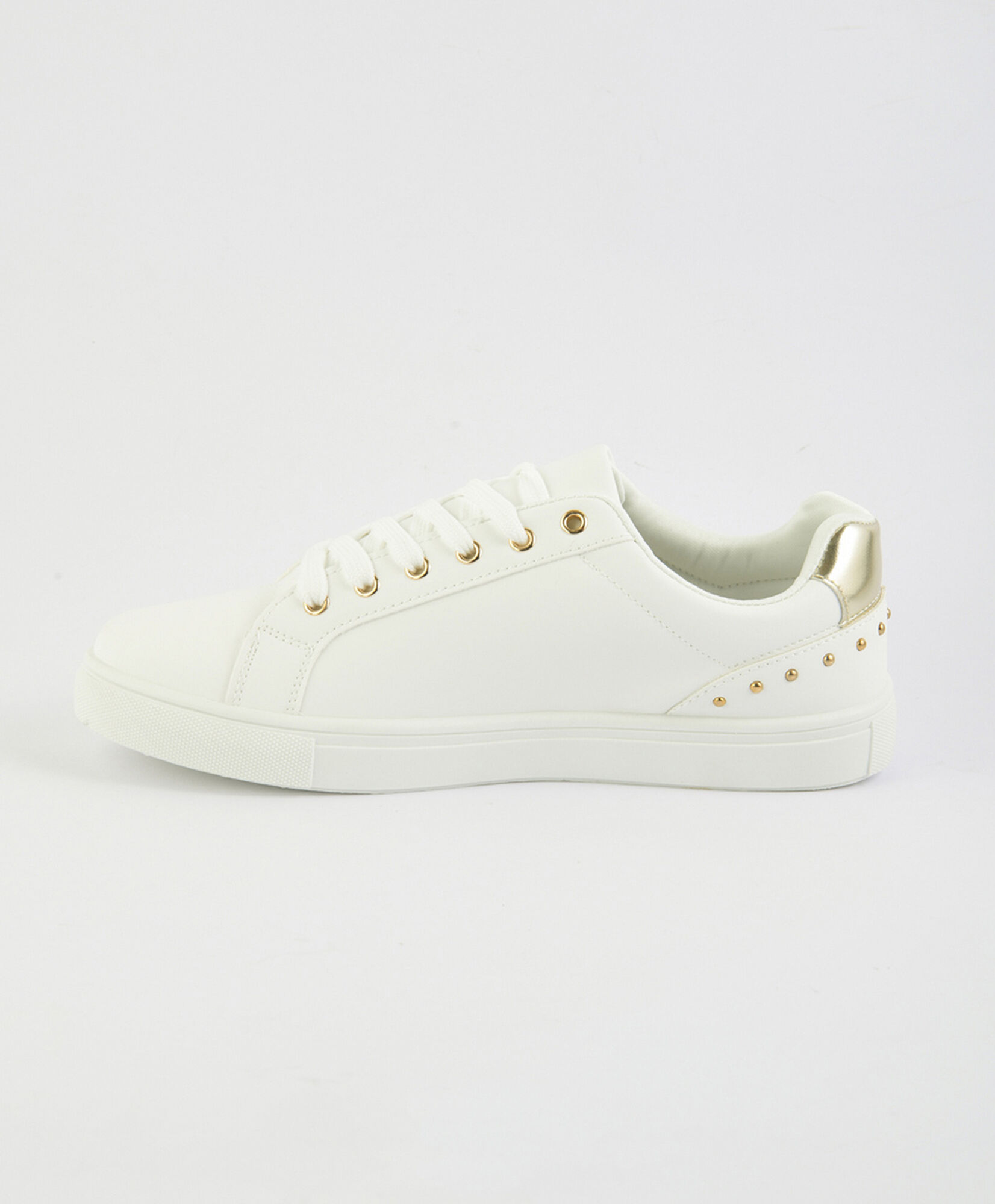 Zapatilla mujer tachas doradas Zapatilla mujer tachas doradas