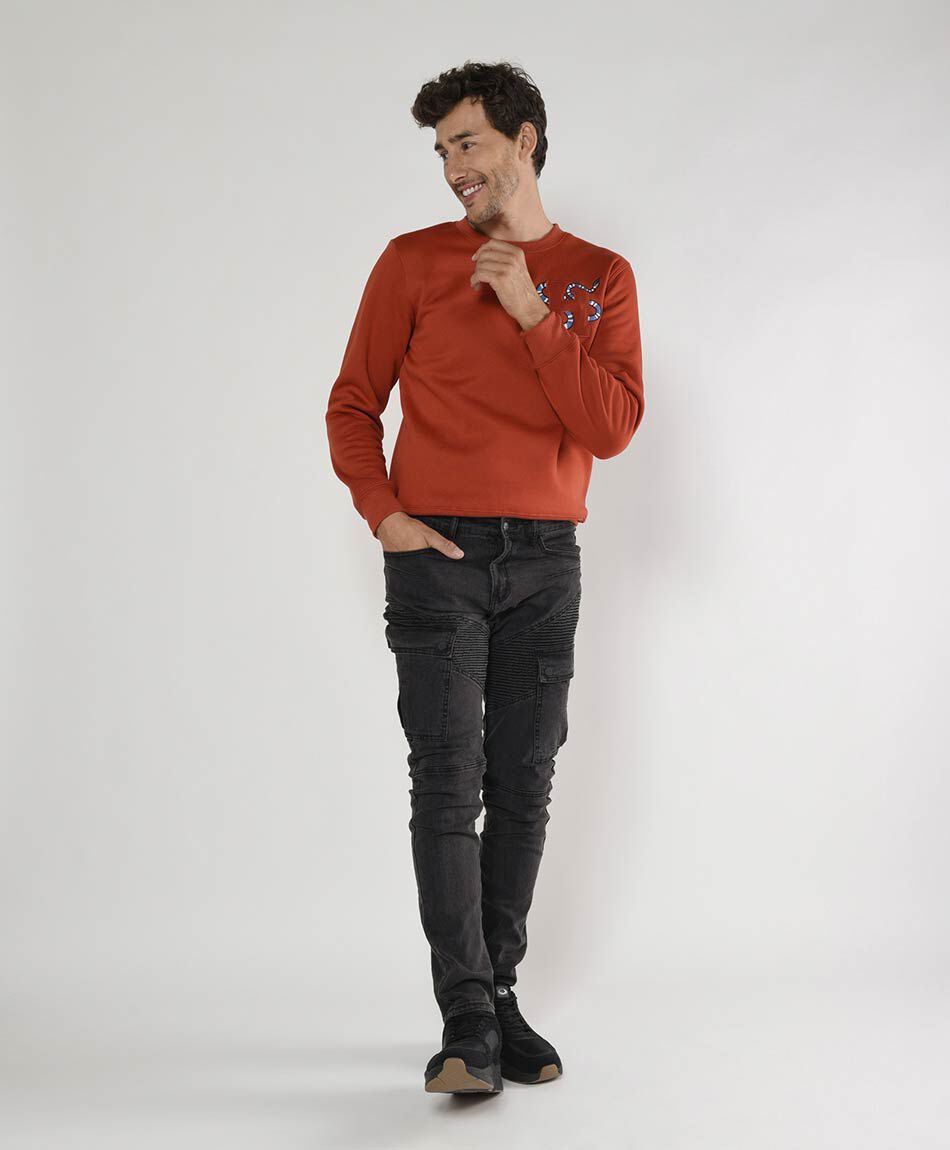 Pantal&oacute;n hombre cargo muslos elasticados slim fit