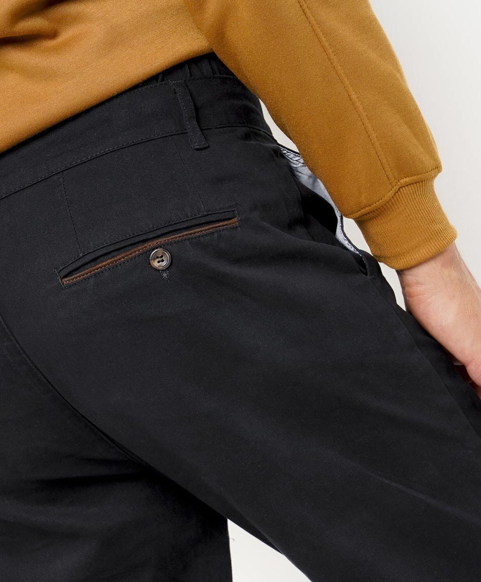 Pantalón hombre básico negro Pantalón hombre básico negro