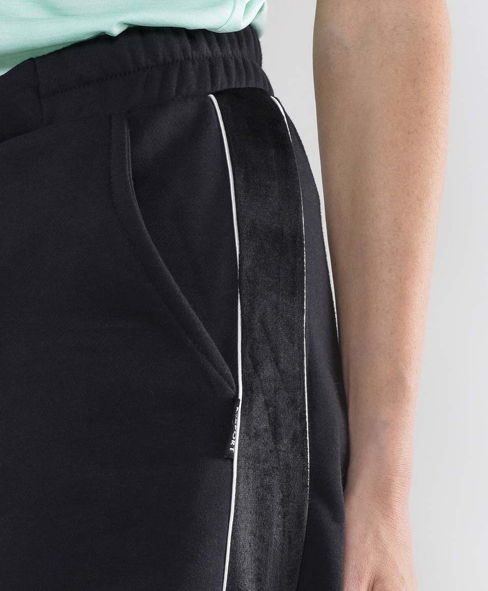 Pantalón de buzo mujer liso líneas laterales wide Pantalón de buzo mujer liso líneas laterales wide