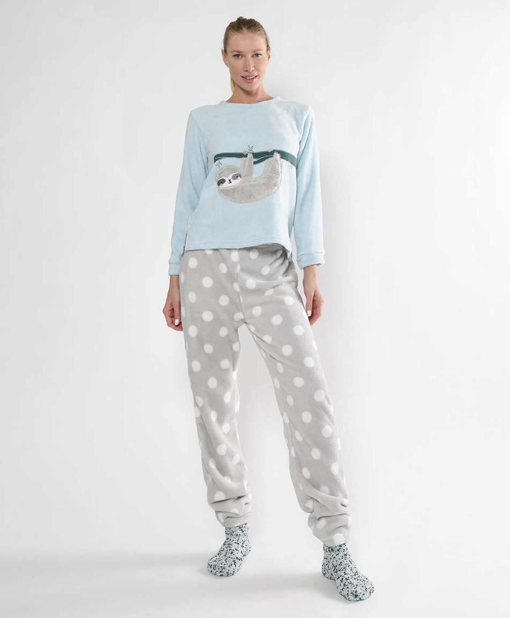 Pack mujer pijama polar + calcetines perezoso Pack mujer pijama polar + calcetines perezoso