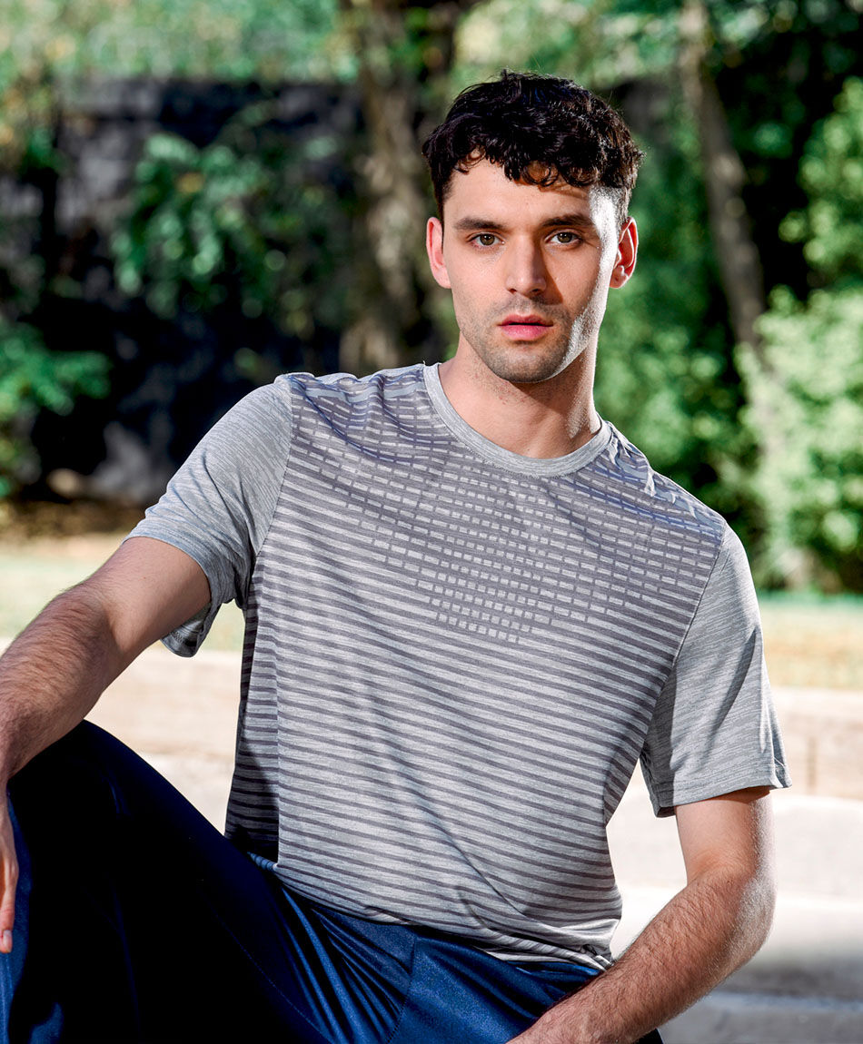 Polera deportiva hombre contraste gris