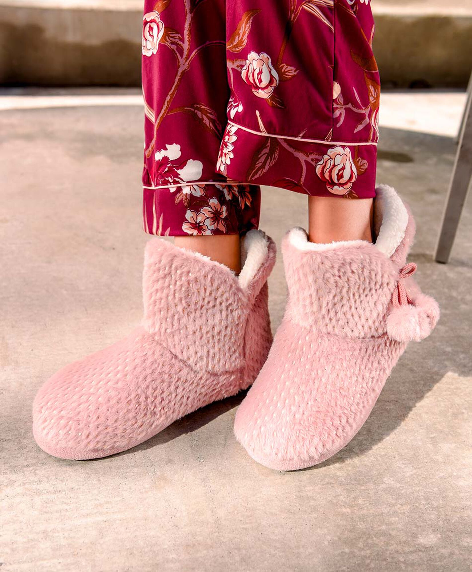 Botín descanso mujer pompones y brillos Botín descanso mujer pompones y brillos