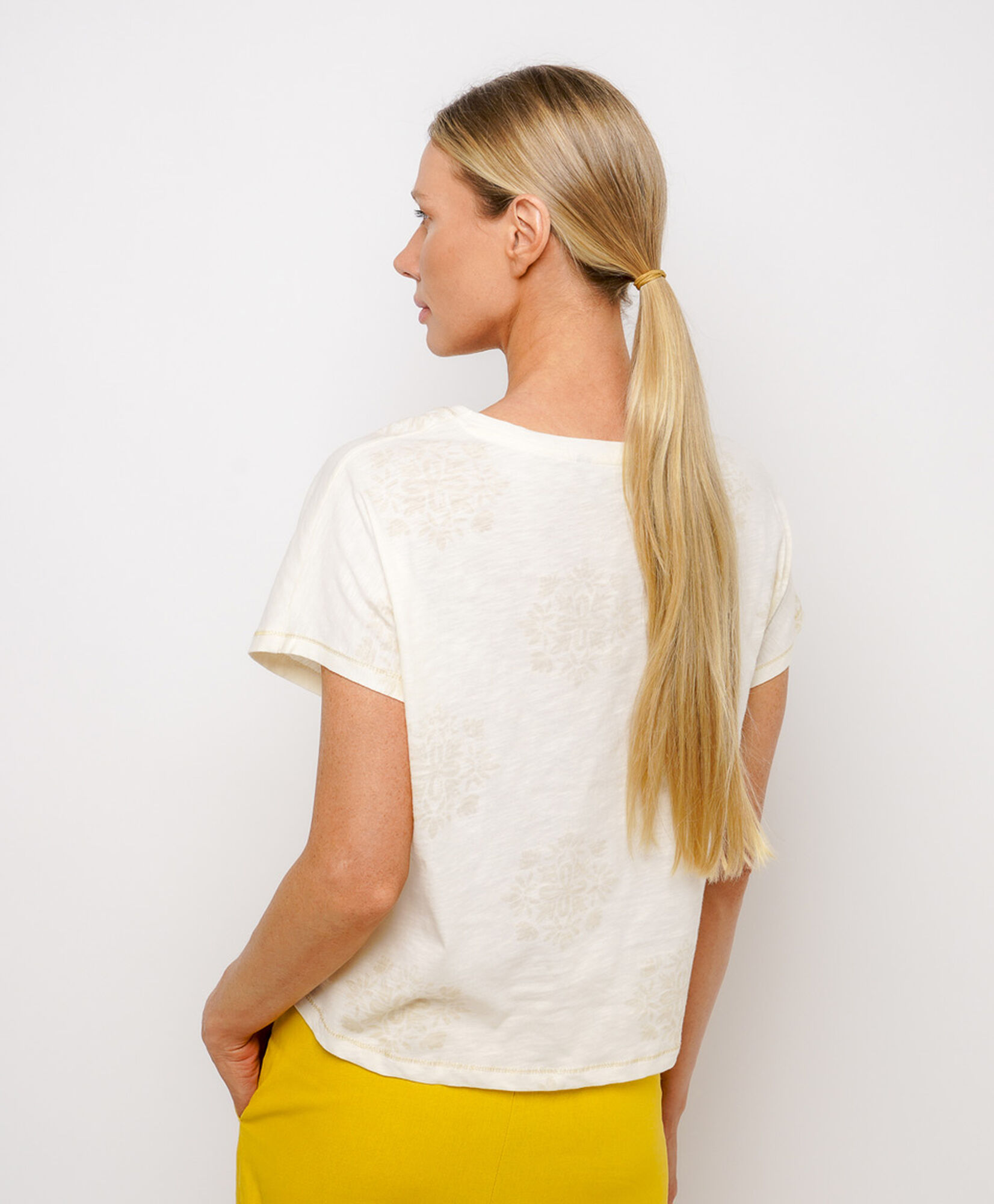 Polera mujer diseño florcitas gold Polera mujer diseño florcitas gold