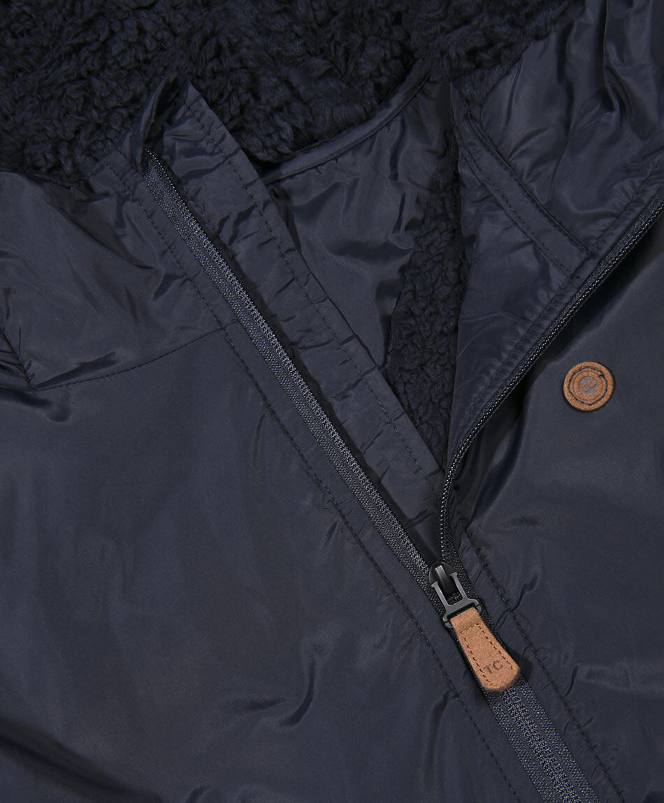 Parka escolar estilo cortaviento