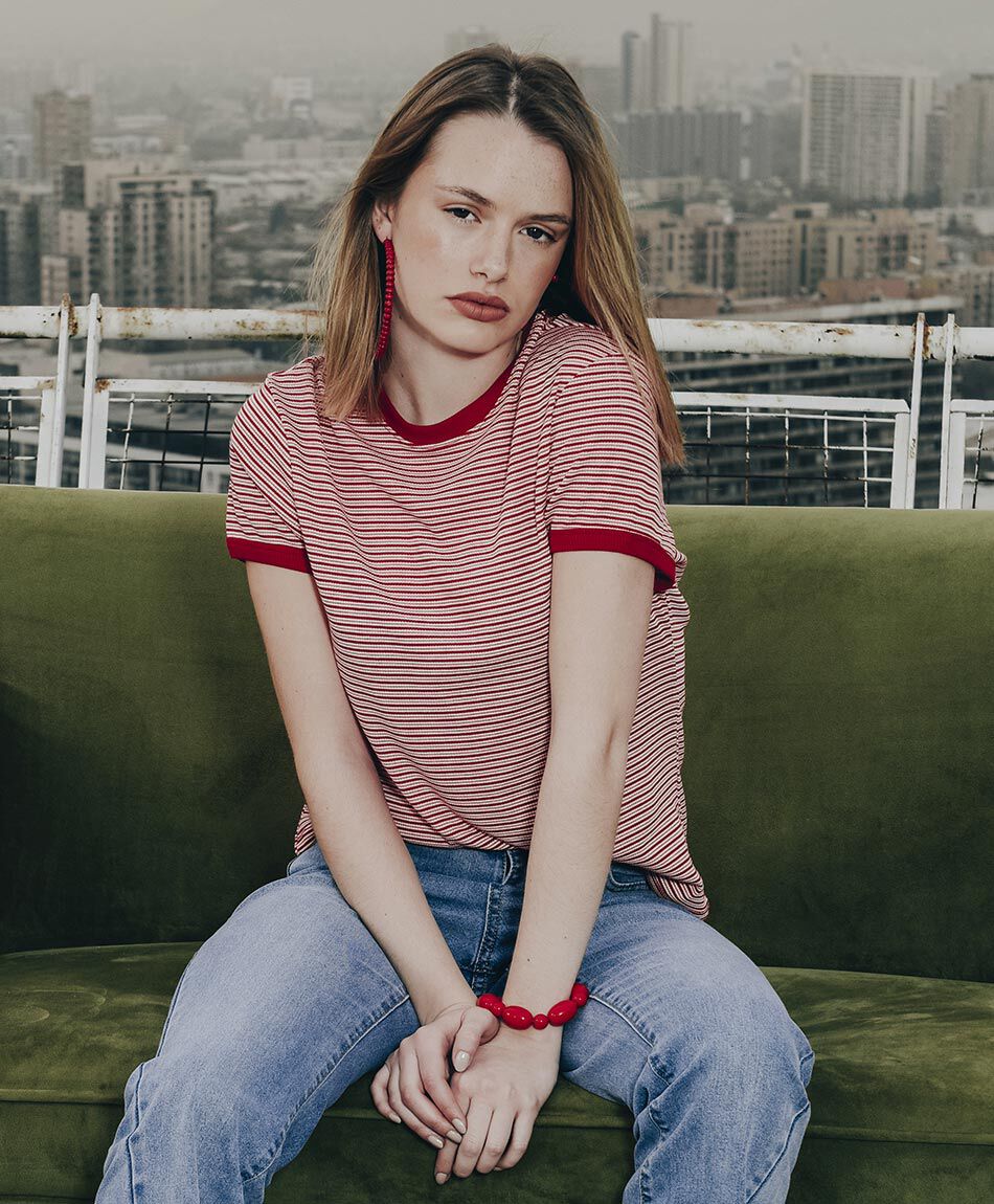 Polera mujer rayas bordes rojo