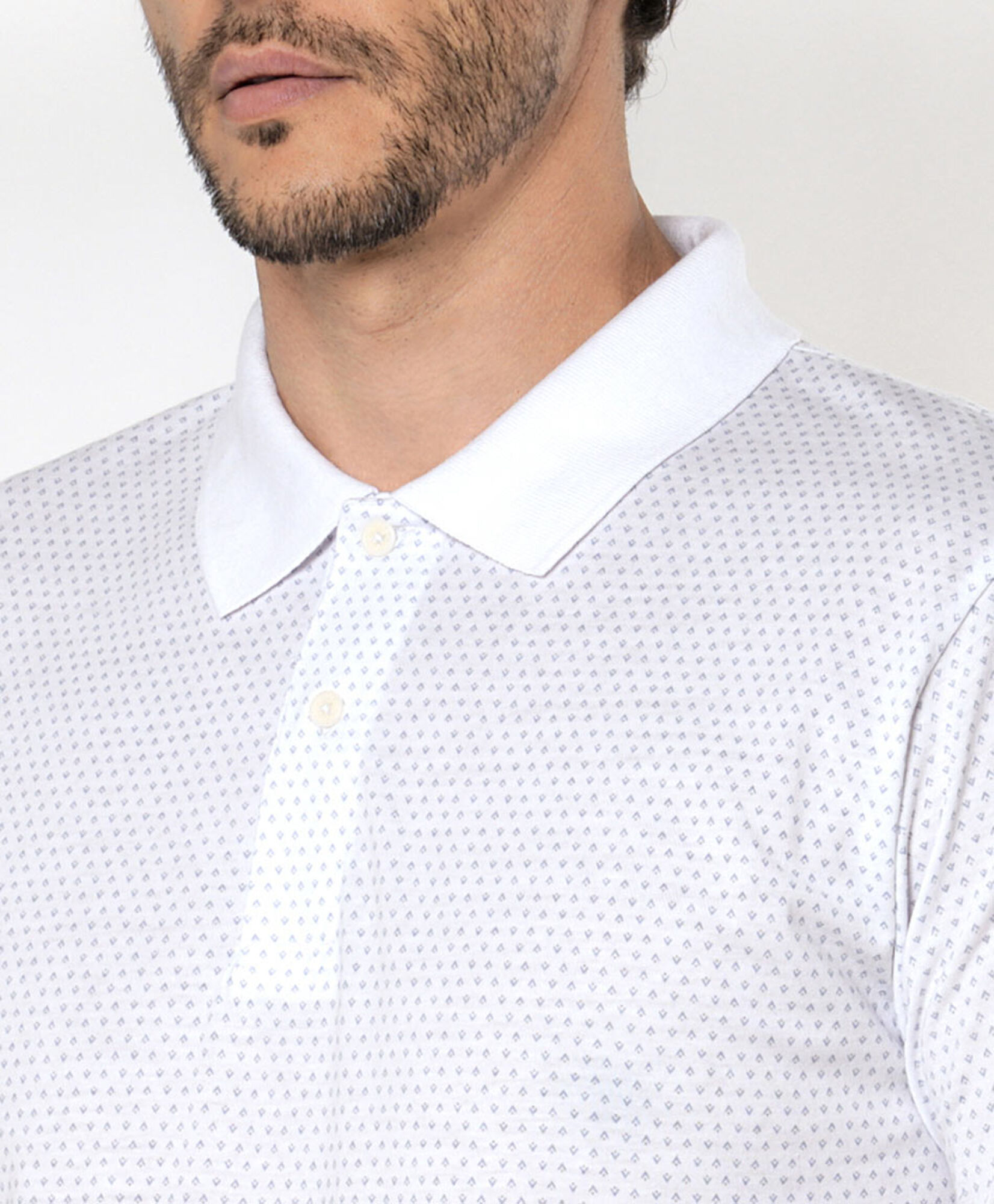 Polera hombre triángulos cuello piqué Polera hombre triángulos cuello piqué