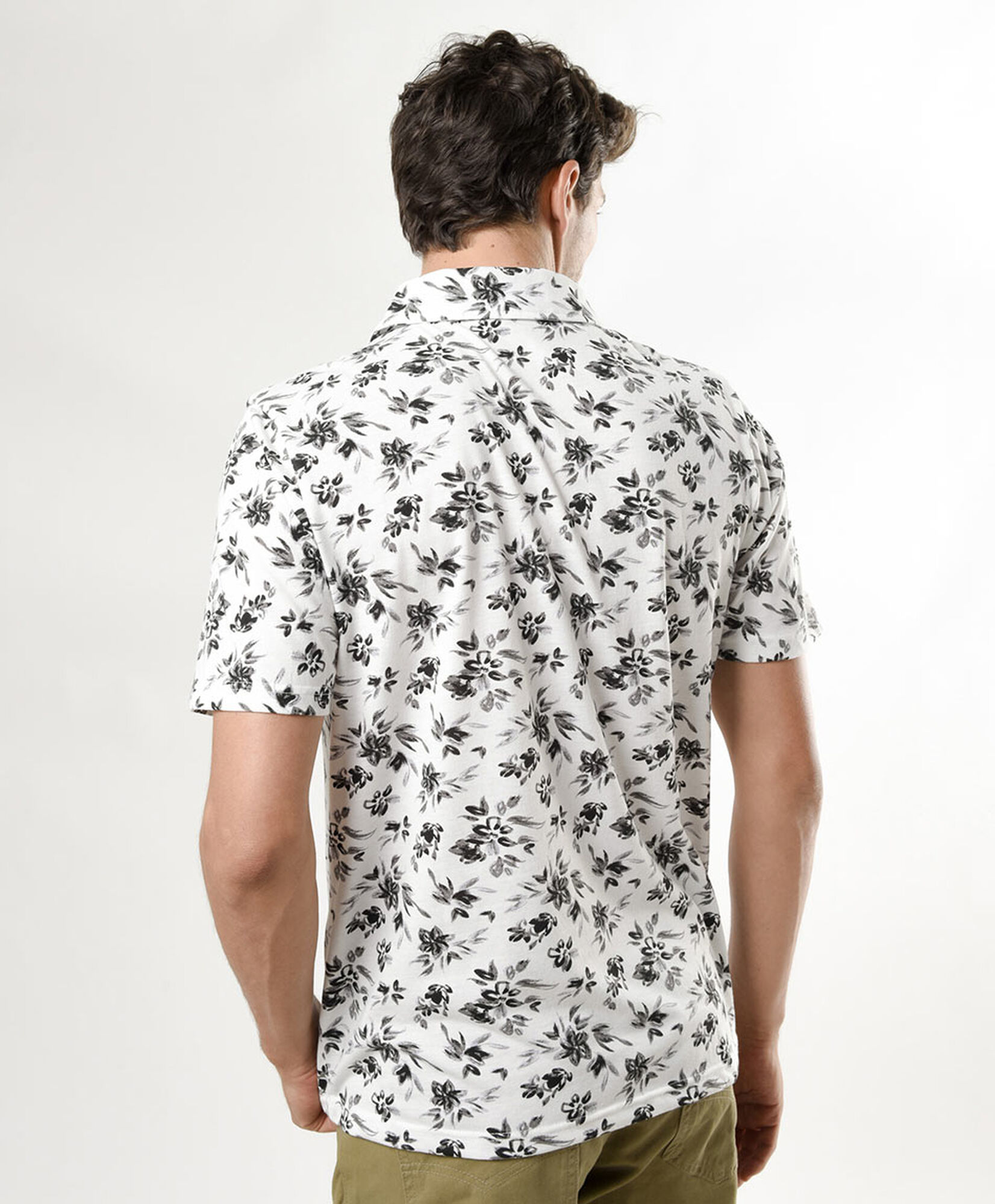 Polera hombre floral bicolor cuello piqué Polera hombre floral bicolor cuello piqué