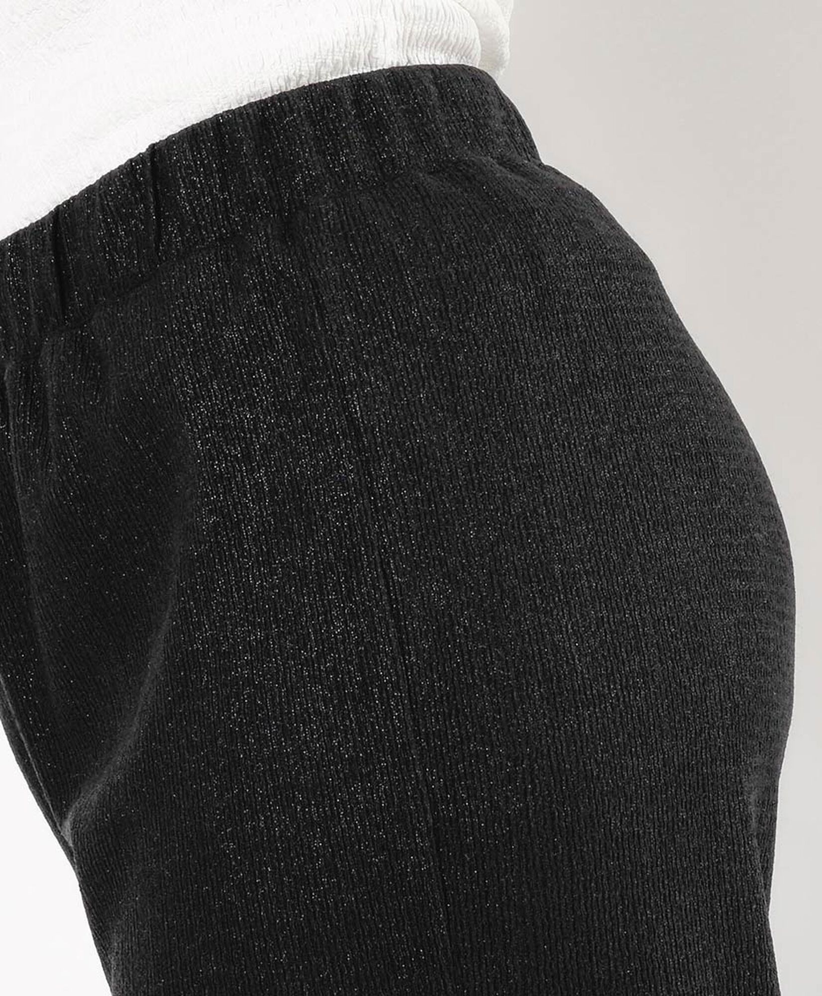 Pantalón mujer textura brillante negro Pantalón mujer textura brillante negro