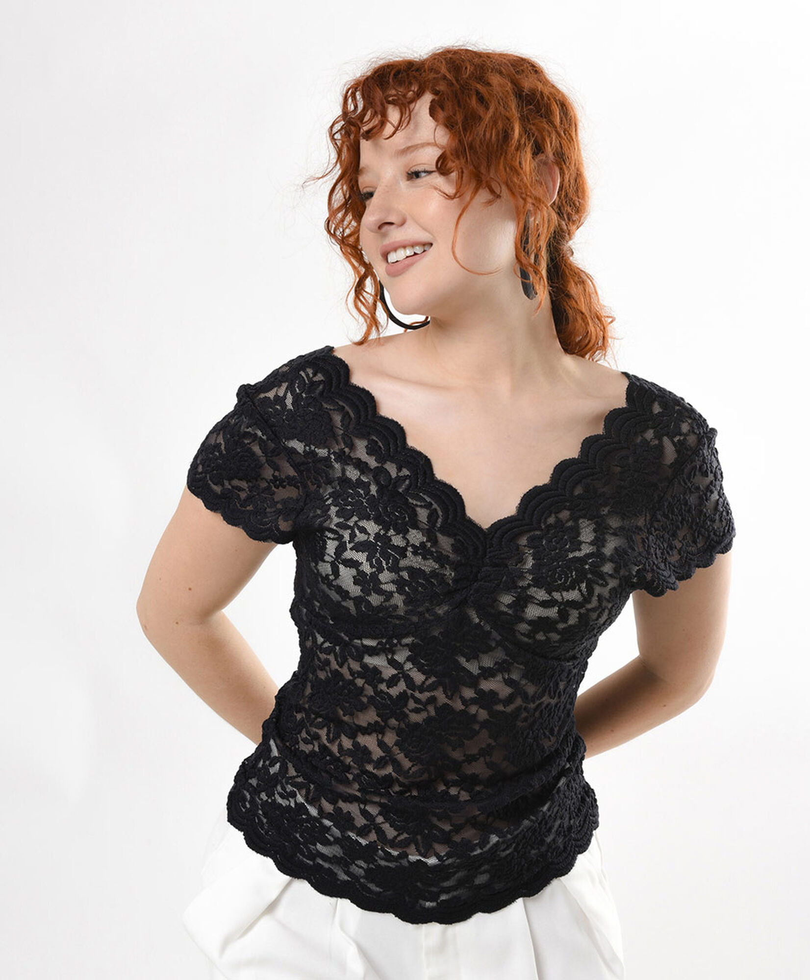 Polera muejr full encaje negra TRICOT