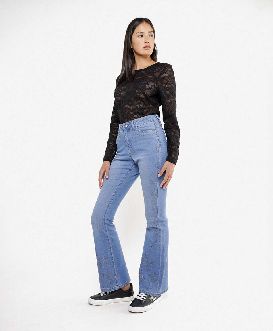 Jeans mujer dise&ntilde;o tachas flare