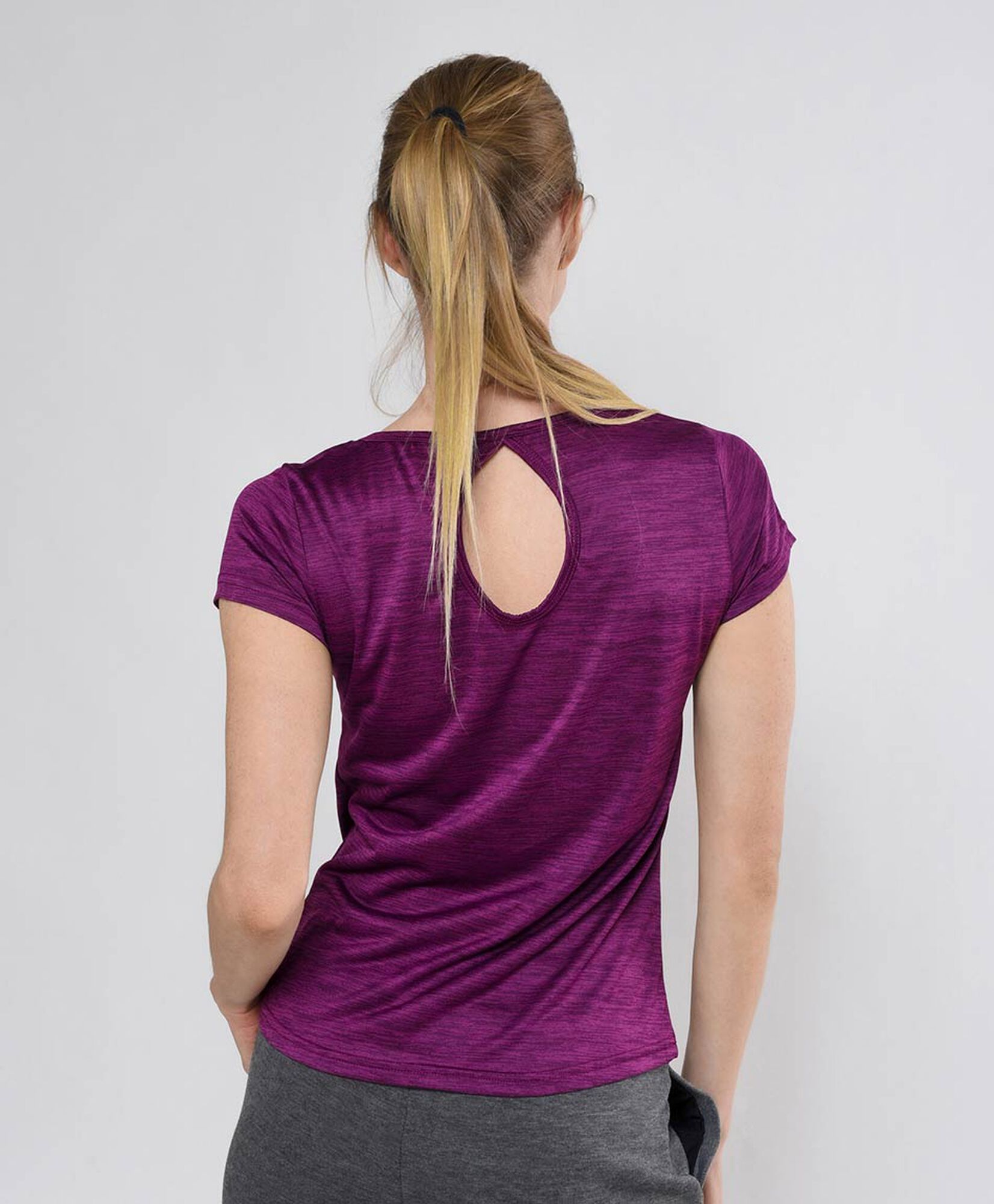 Polera deportiva mujer abertura espalda Polera deportiva mujer abertura espalda