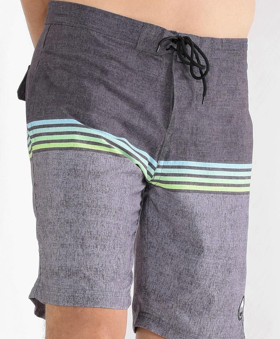 Traje de ba&ntilde;o l&iacute;neas