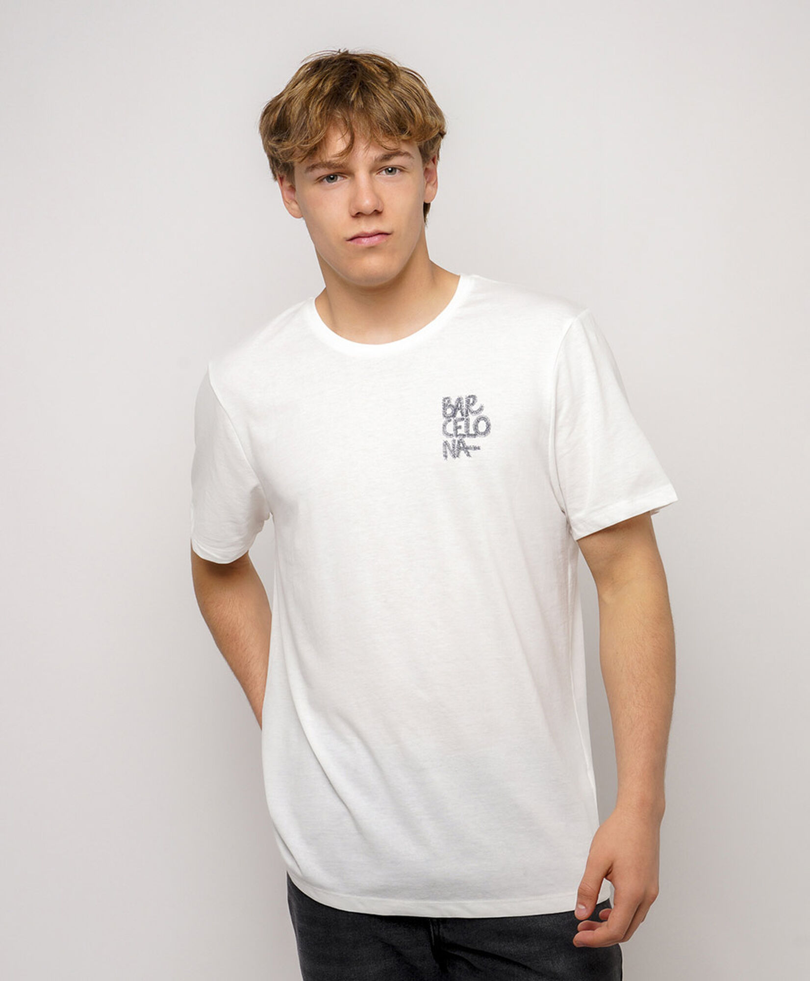 Polera hombre doble estampado barcelona Polera hombre doble estampado barcelona