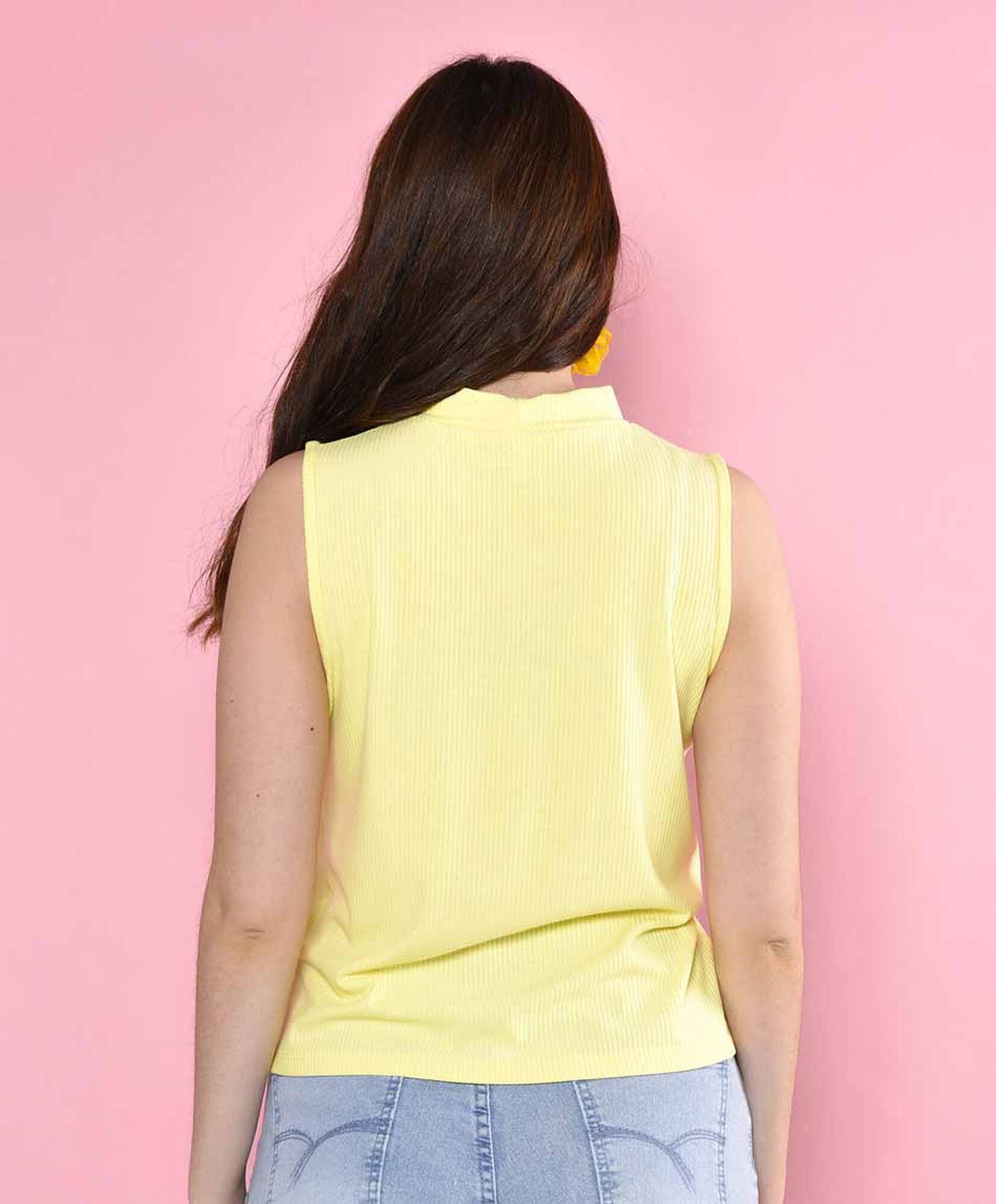 Polera sin mangas cuello alto Polera sin mangas cuello alto