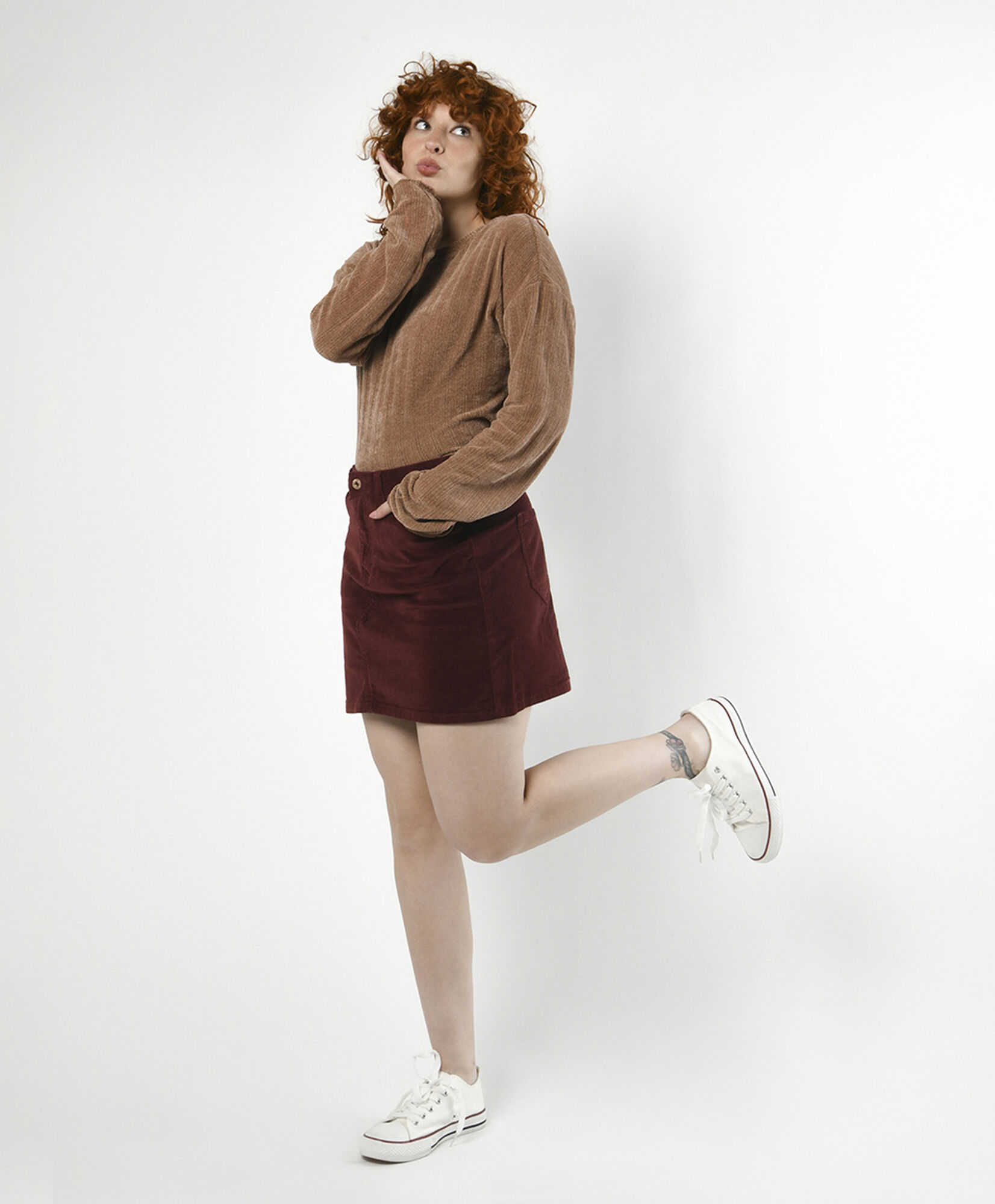 Mini falda mujer corderoy rojo oscuro Mini falda mujer corderoy rojo oscuro