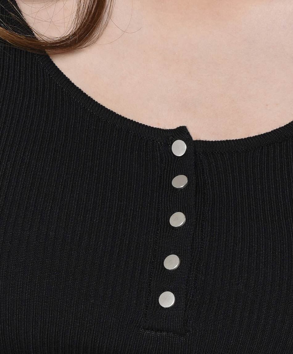 Tejido mujer canal&eacute; botones ajustado