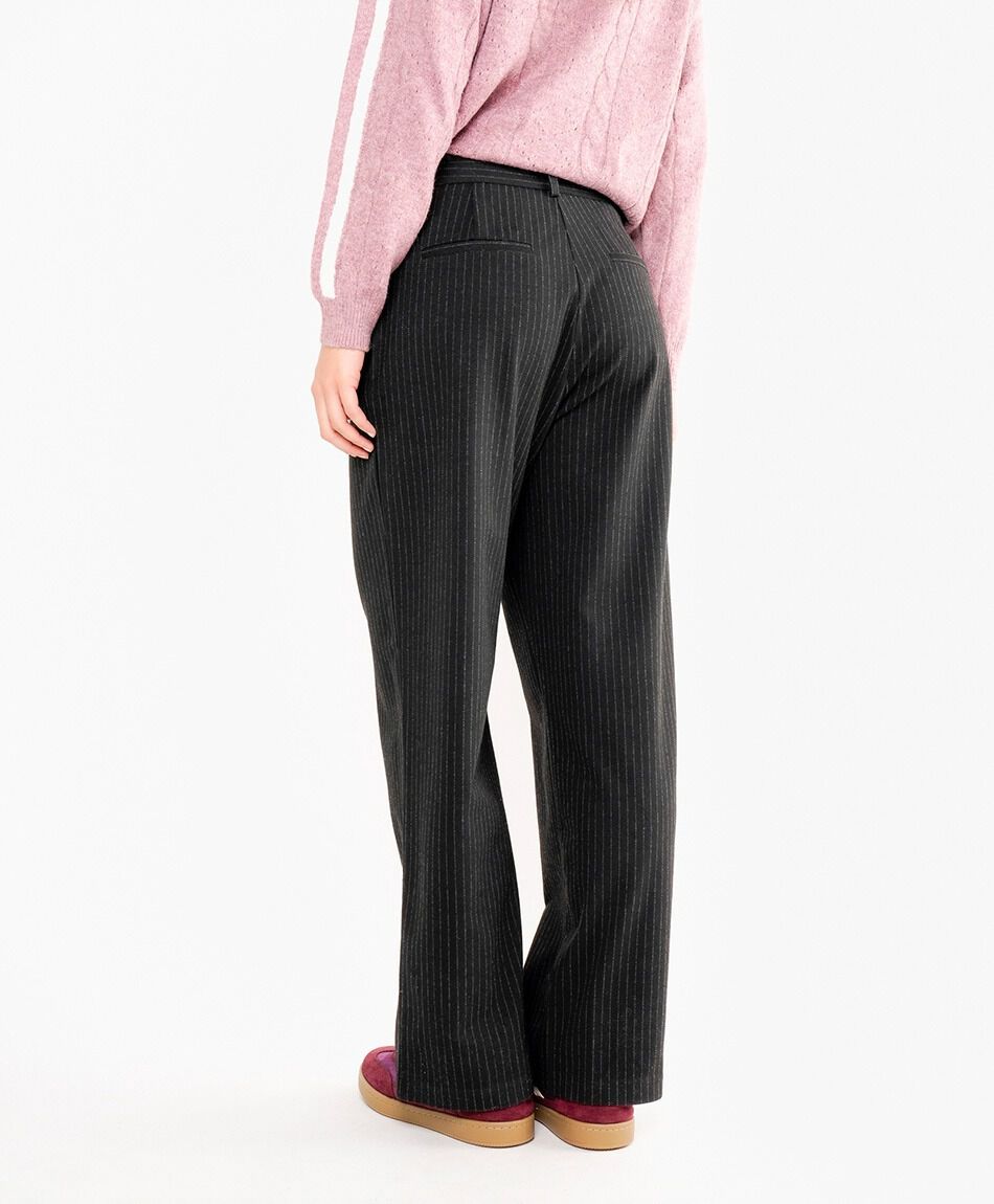 Pantal&oacute;n mujer lineas elegantes