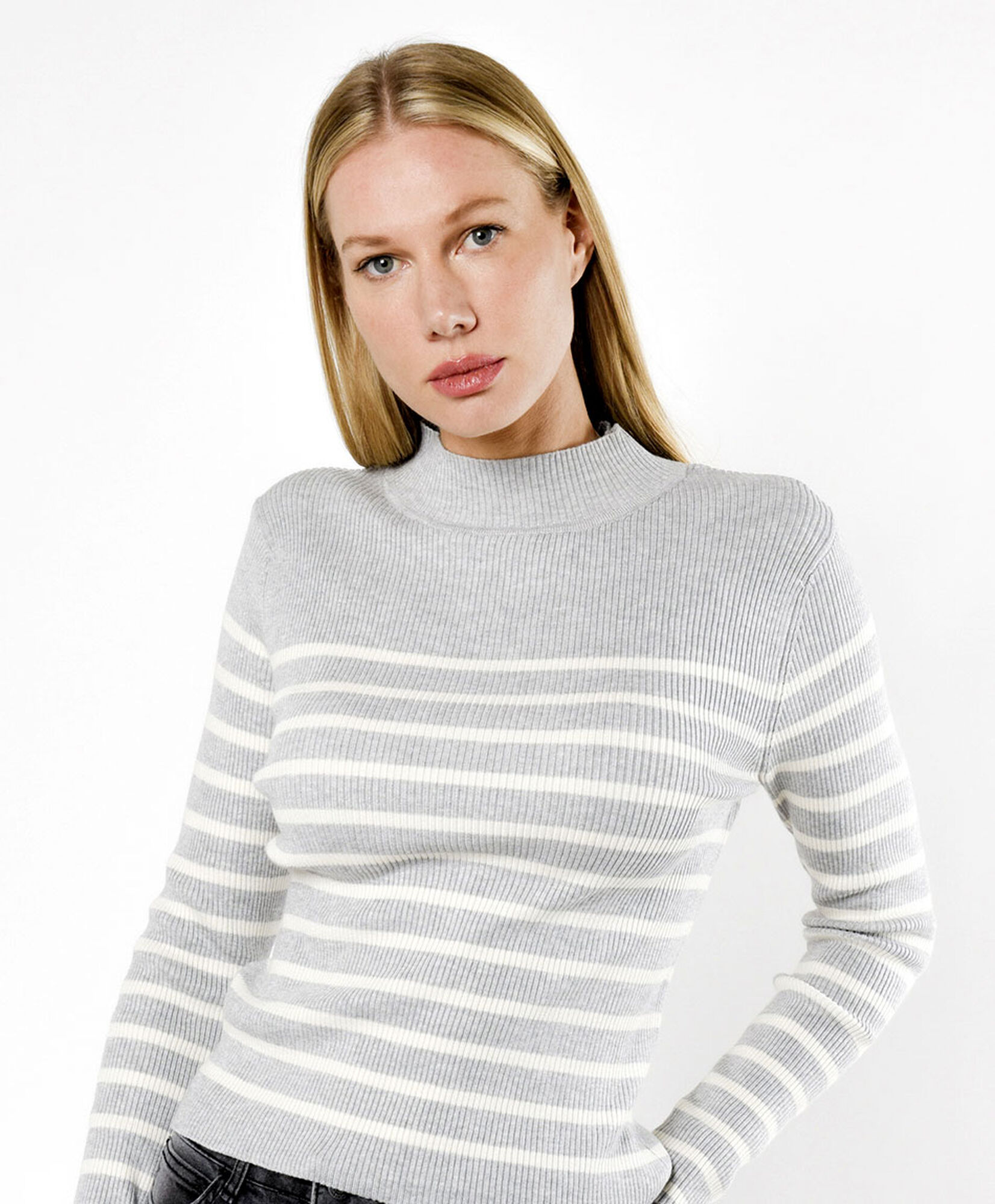 Sweater mujer líneas cuello medio Sweater mujer líneas cuello medio