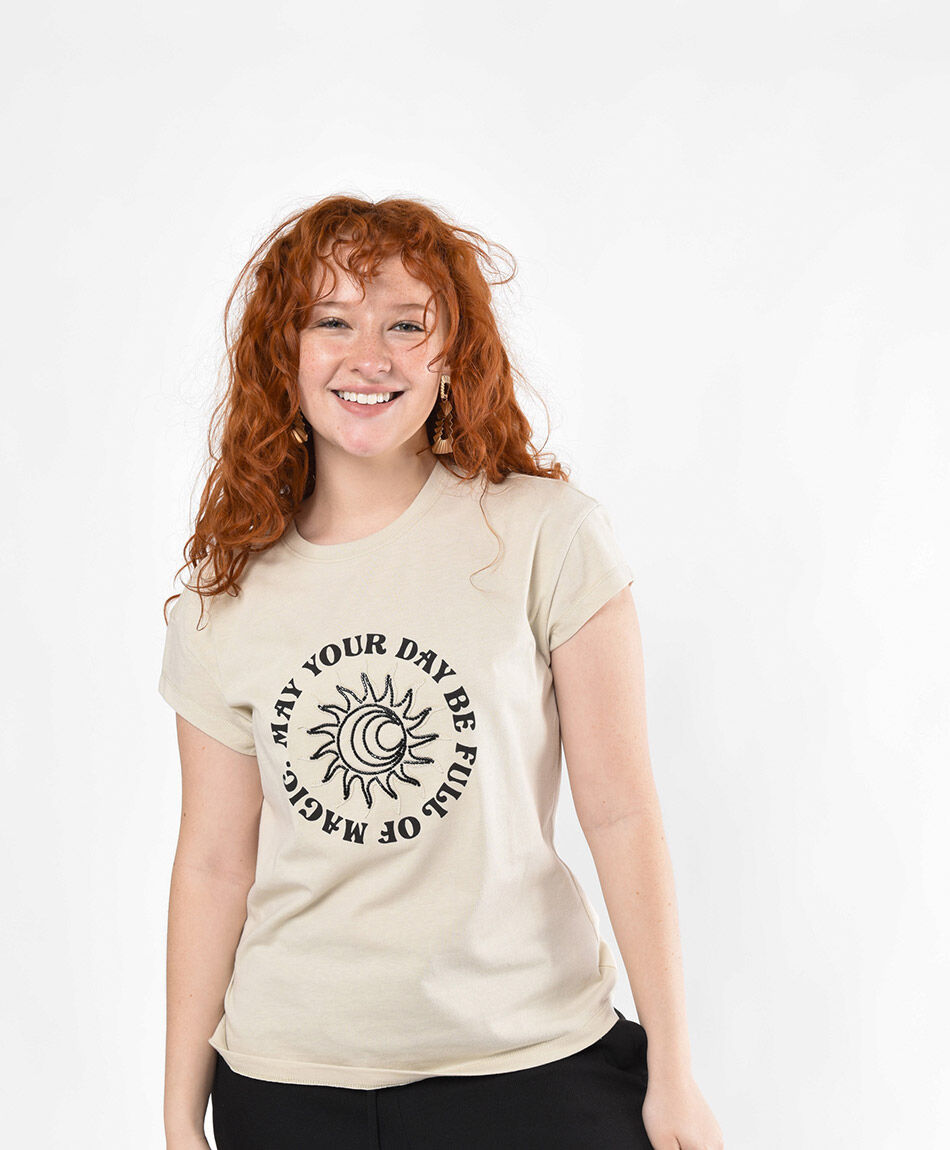 Polera mujer bordado sol