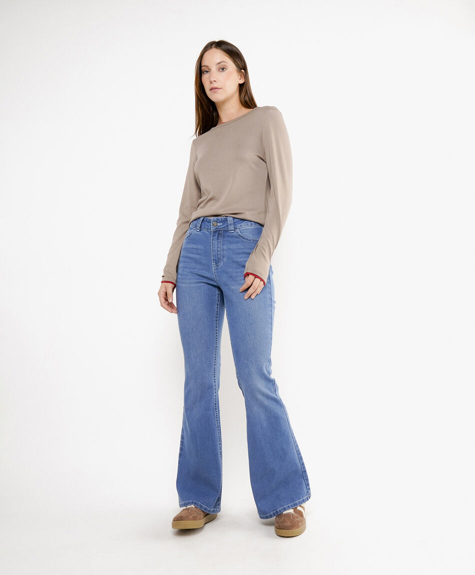 Jeans mujer flare dise&ntilde;o bordado
