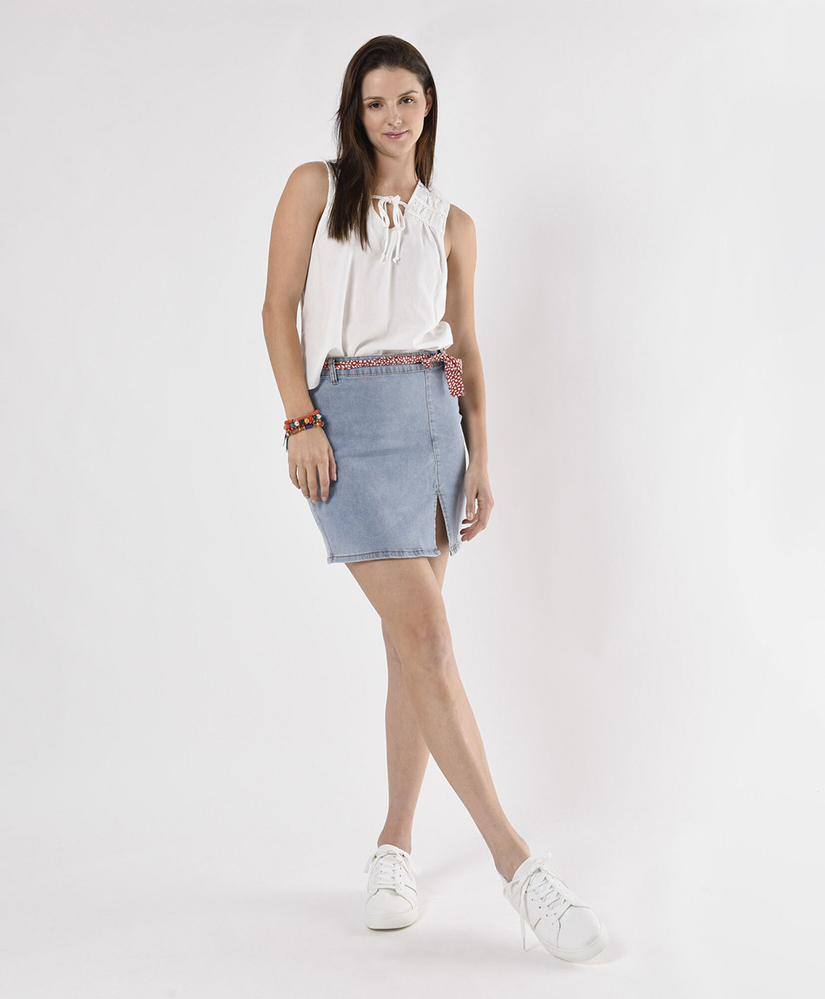 Mini falda mujer abertura frontal ajustada Mini falda mujer abertura frontal ajustada