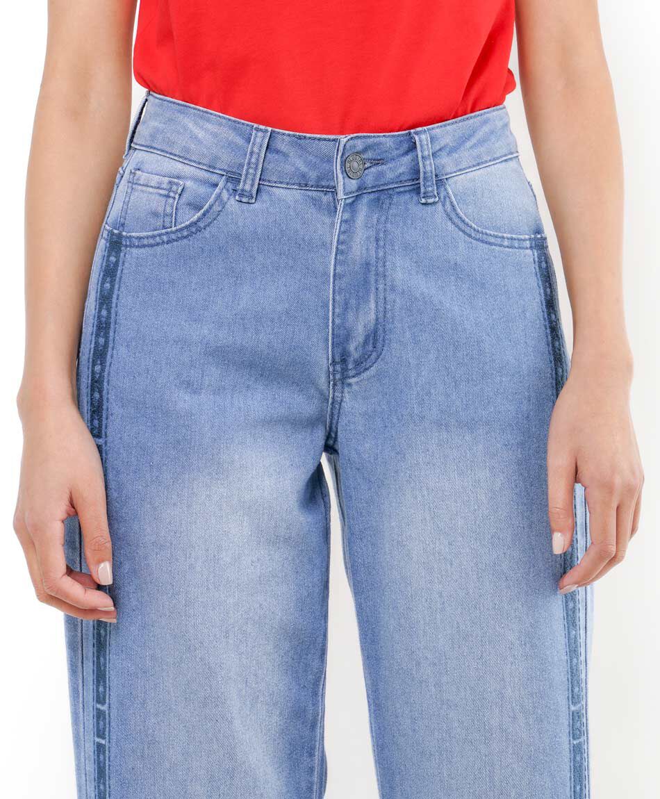 Jeans mujer l&iacute;neas bordadas
