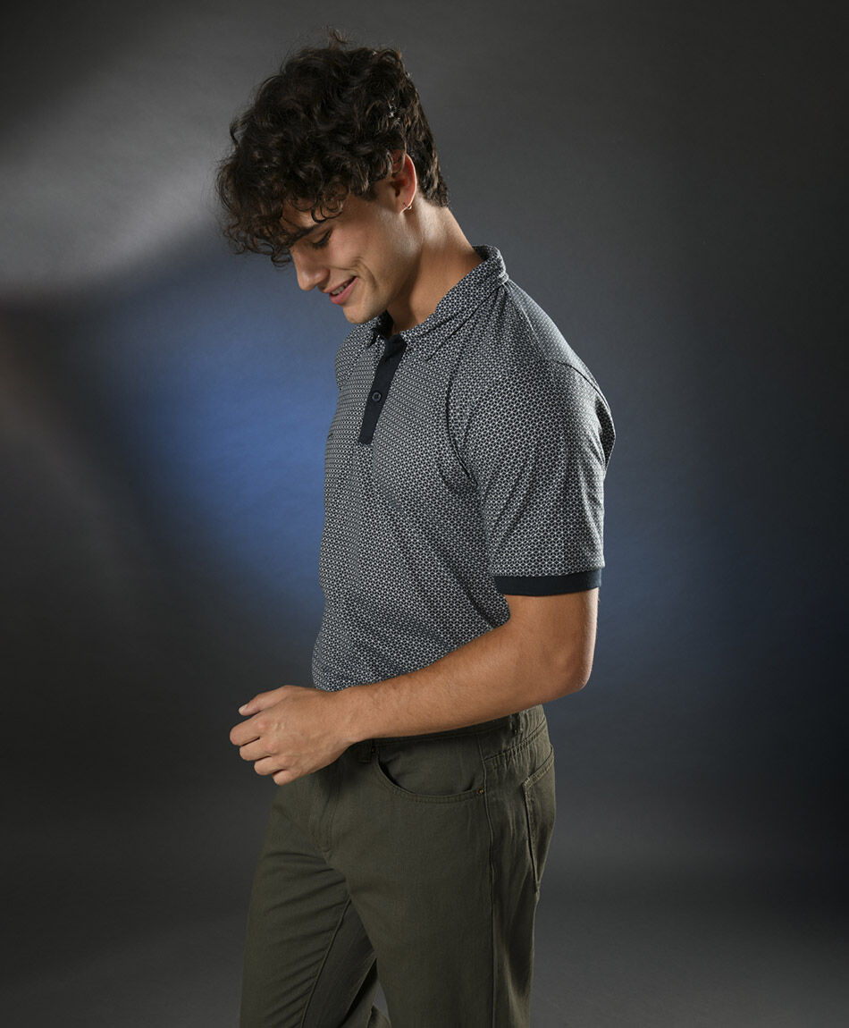 Polera manga corta cuello piqu&eacute;