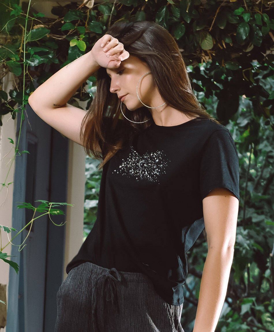 Polera mujer estampado universe