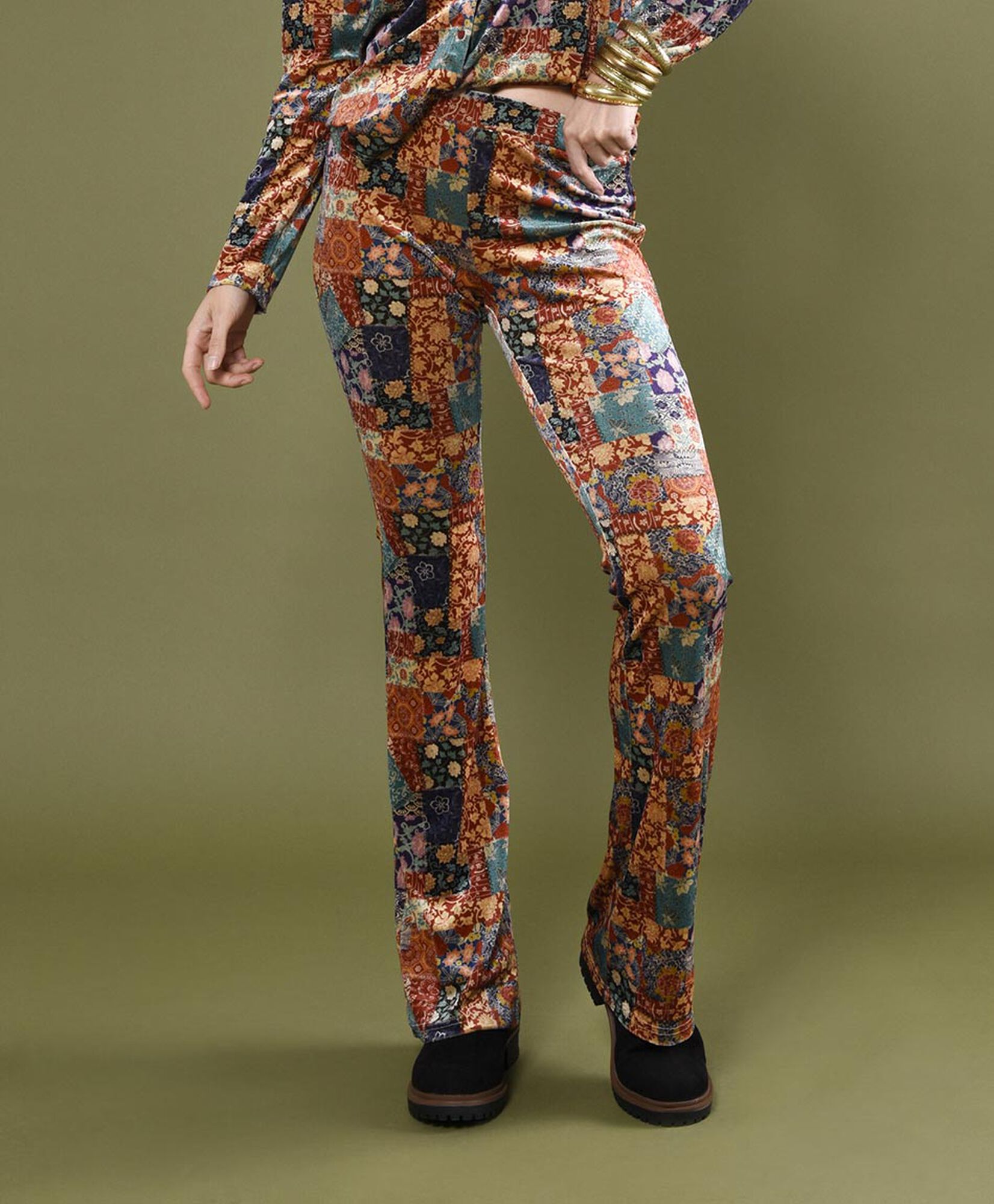 Pantalón mujer tiro alto flare velvet Pantalón mujer tiro alto flare velvet