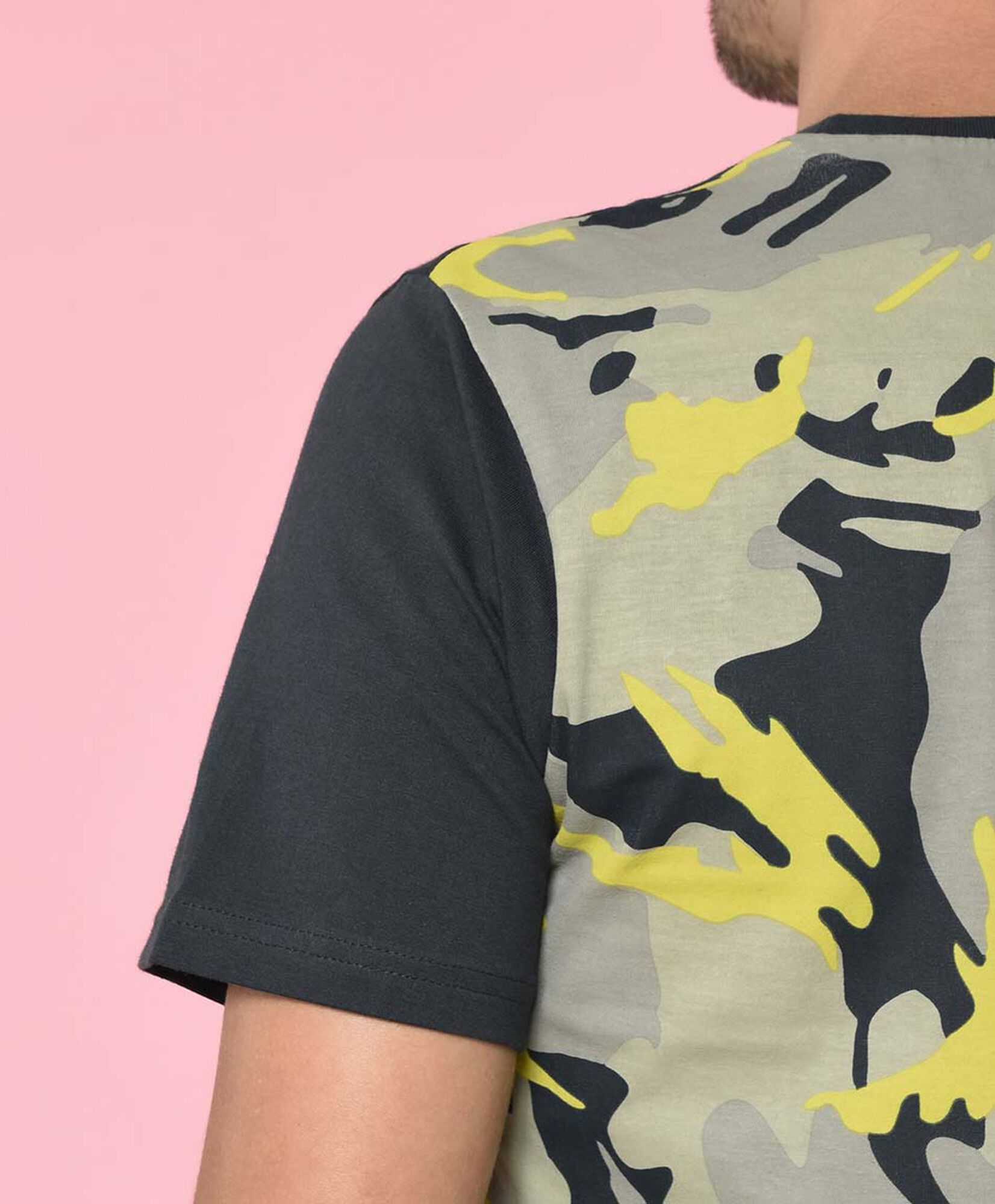 Polera hombre espalda camuflaje Polera hombre espalda camuflaje