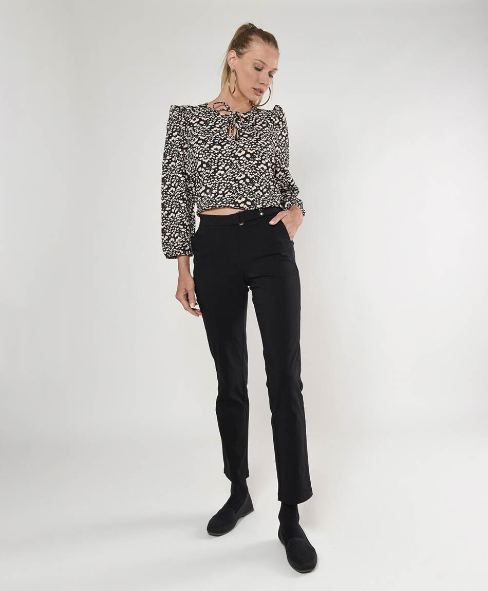 Pantal&oacute;n mujer liso cintur&oacute;n con broches