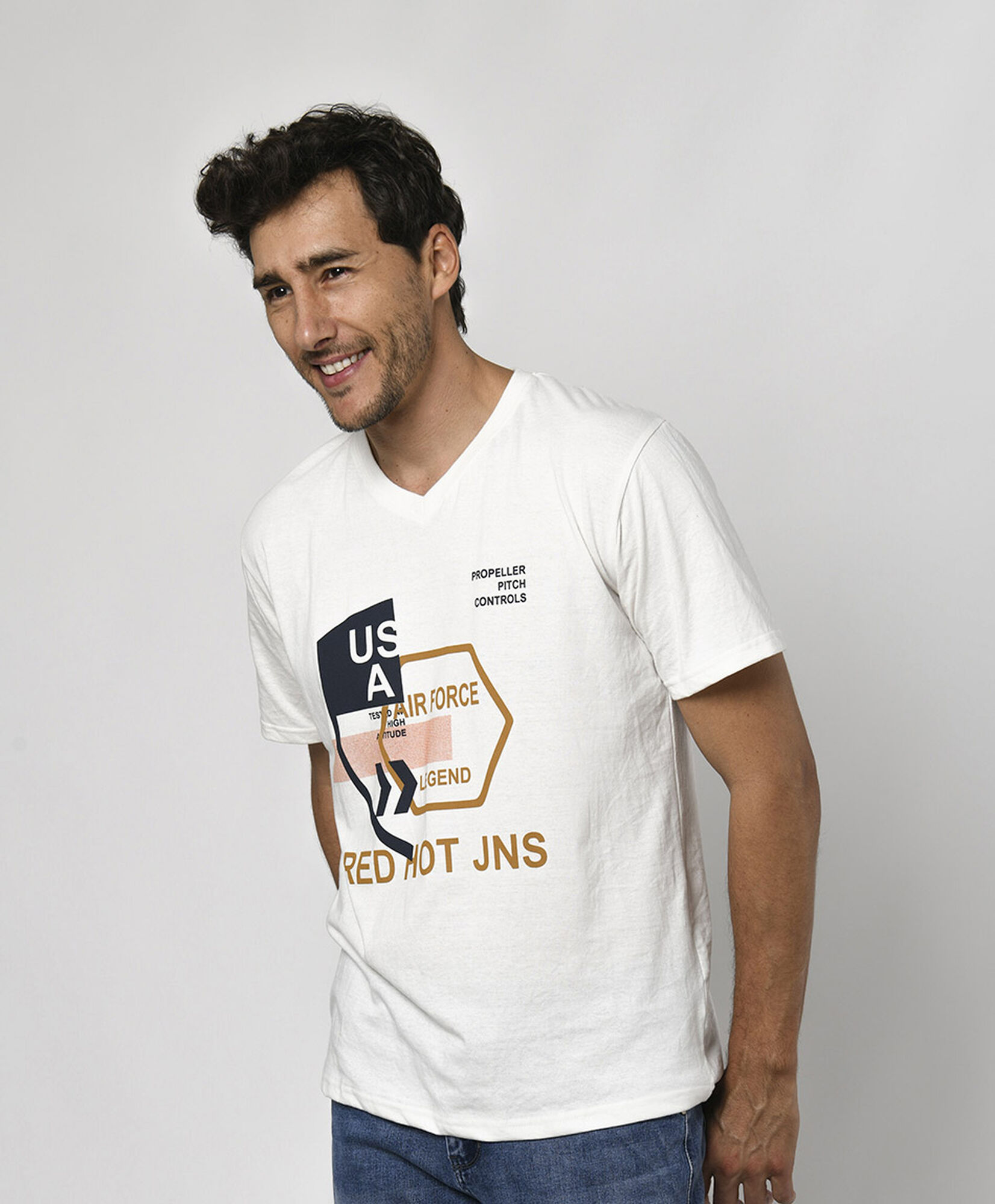 Polera hombre texto y formas Polera hombre texto y formas