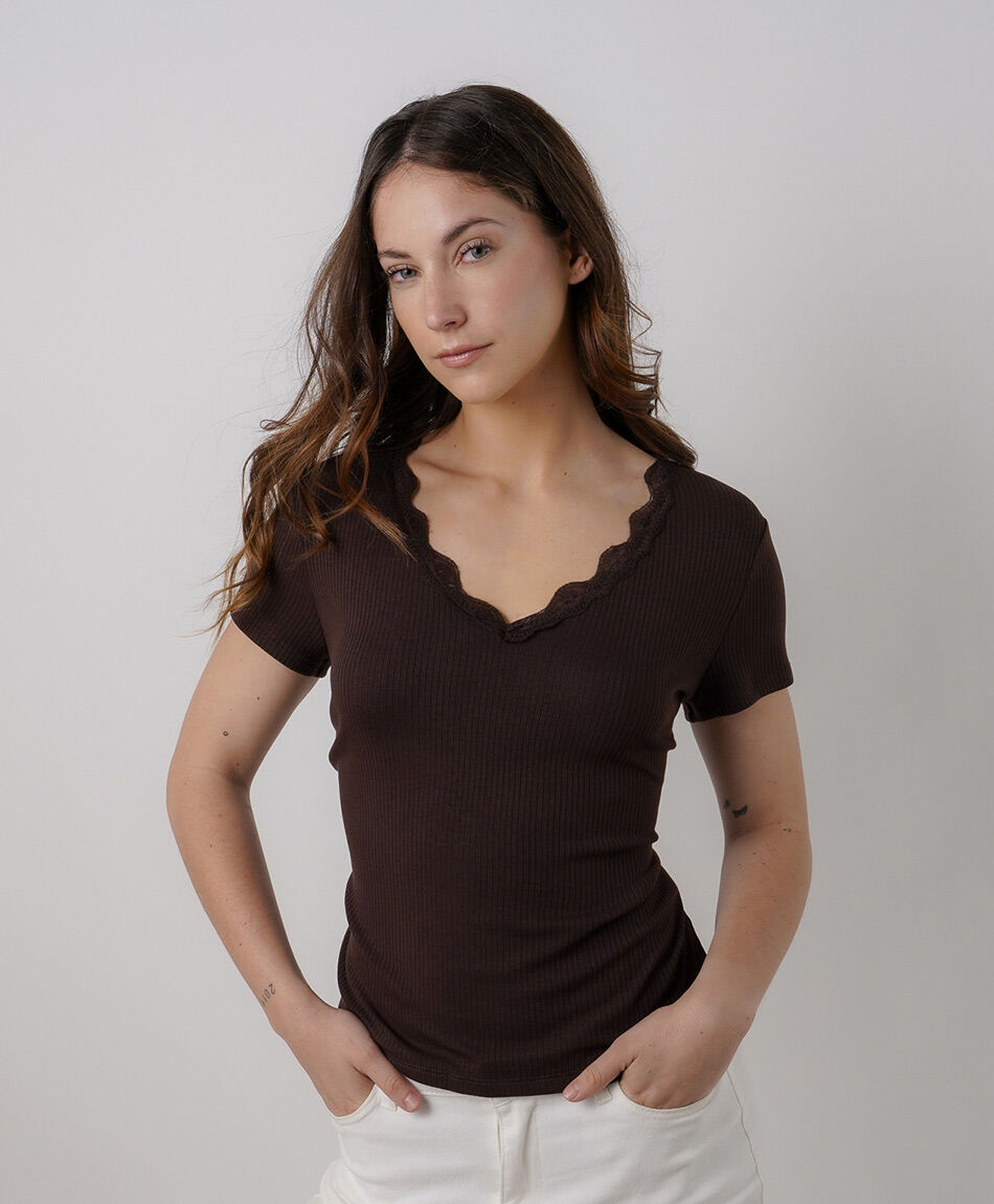 Polera mujer canal&eacute; encaje