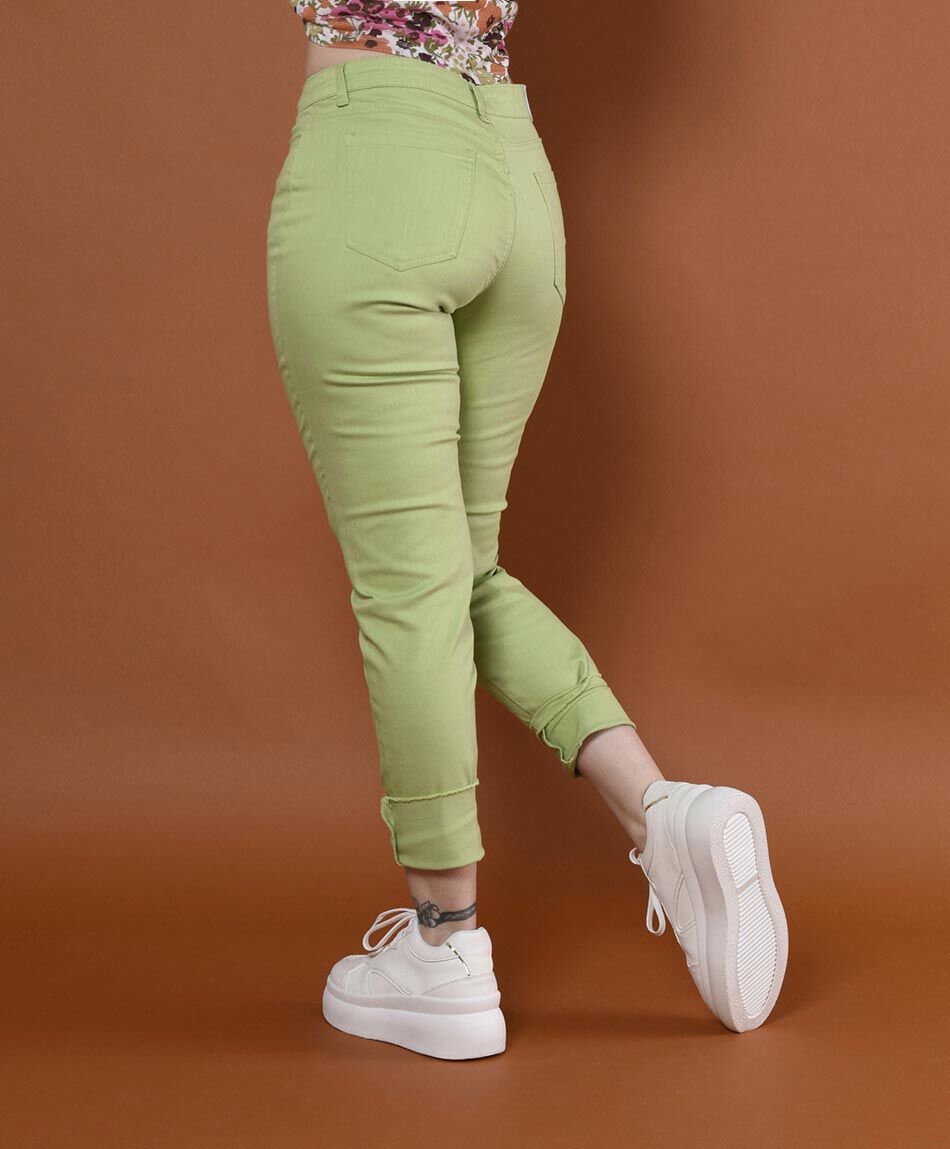 Pantal&oacute;n tiro alto skinny fit