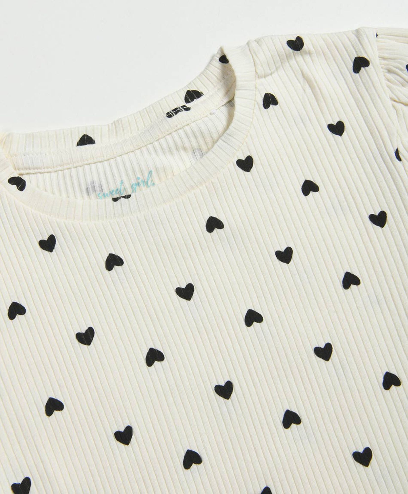 Polera niña corazones acanalada Polera niña corazones acanalada