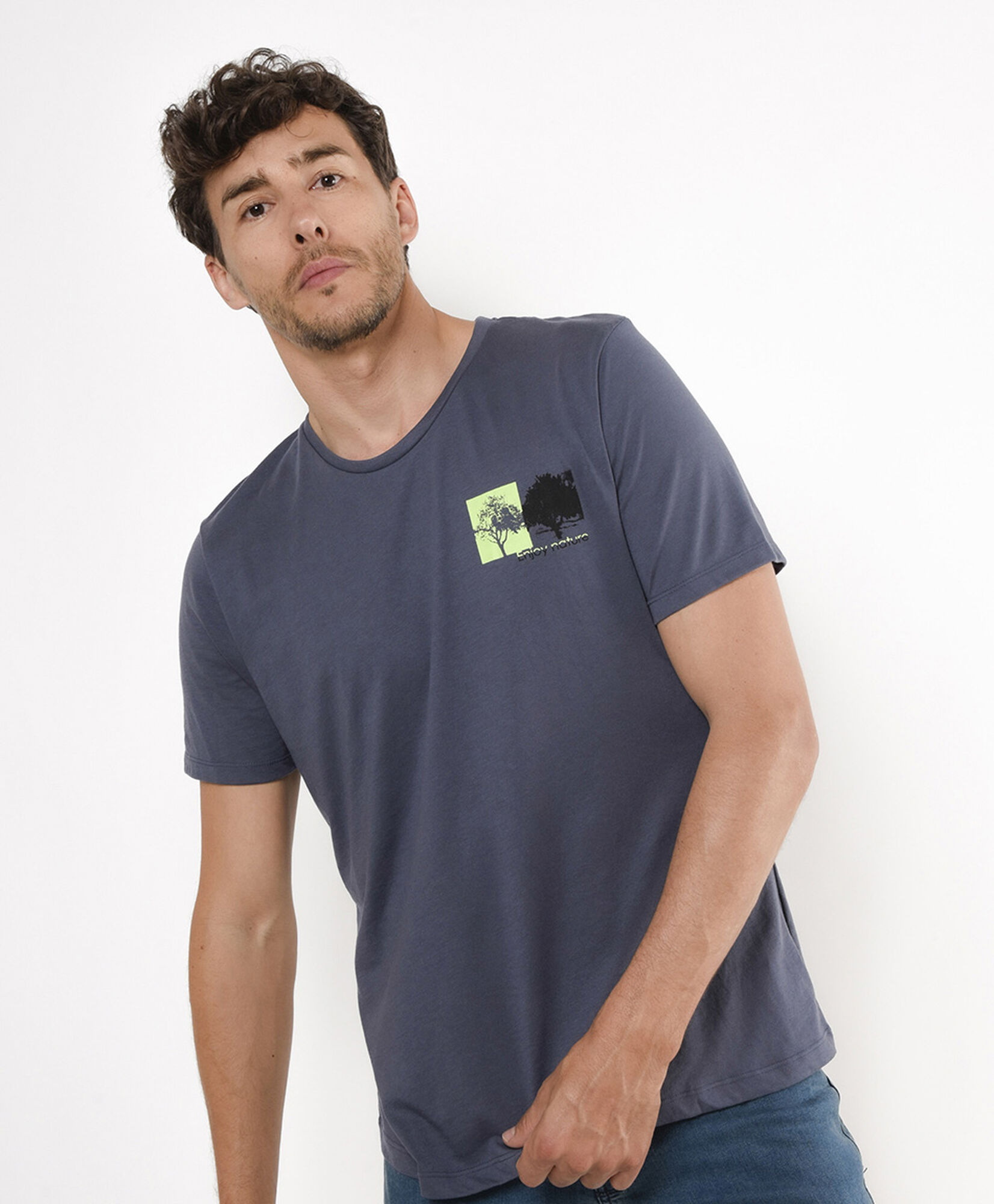 Polera hombre estampado árboles Polera hombre estampado árboles