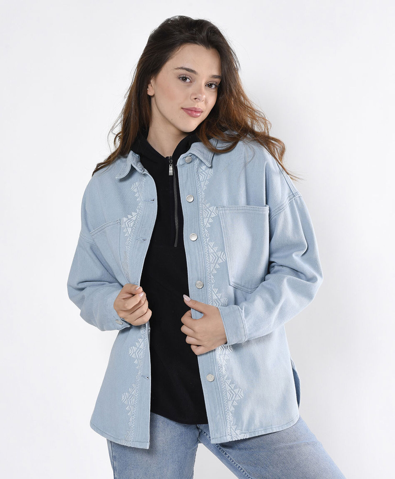 Chaqueta mujer denim bordada Chaqueta mujer denim bordada